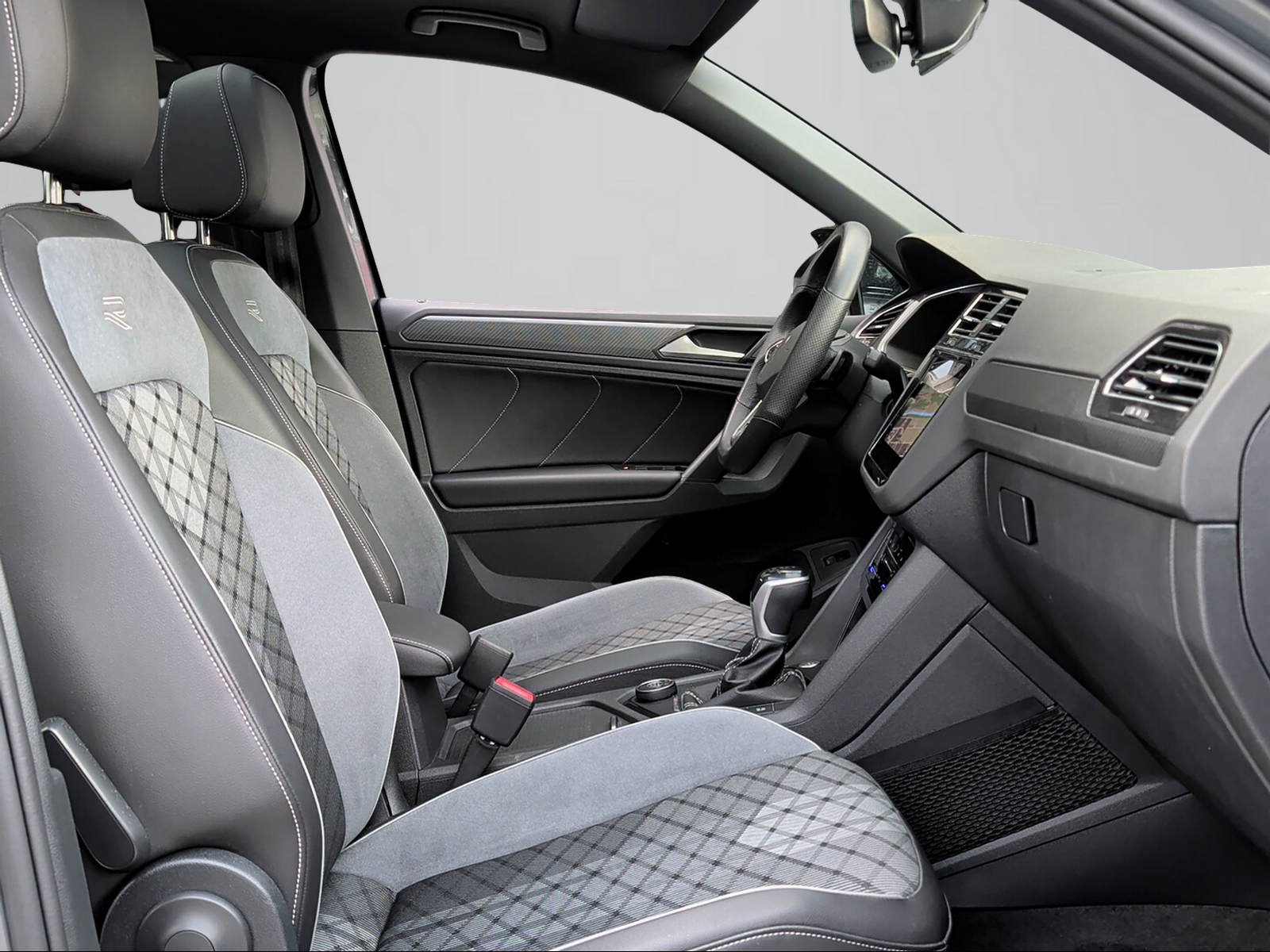VW Tiguan 2.0TSI R-Line 4Motion DSG-image-6