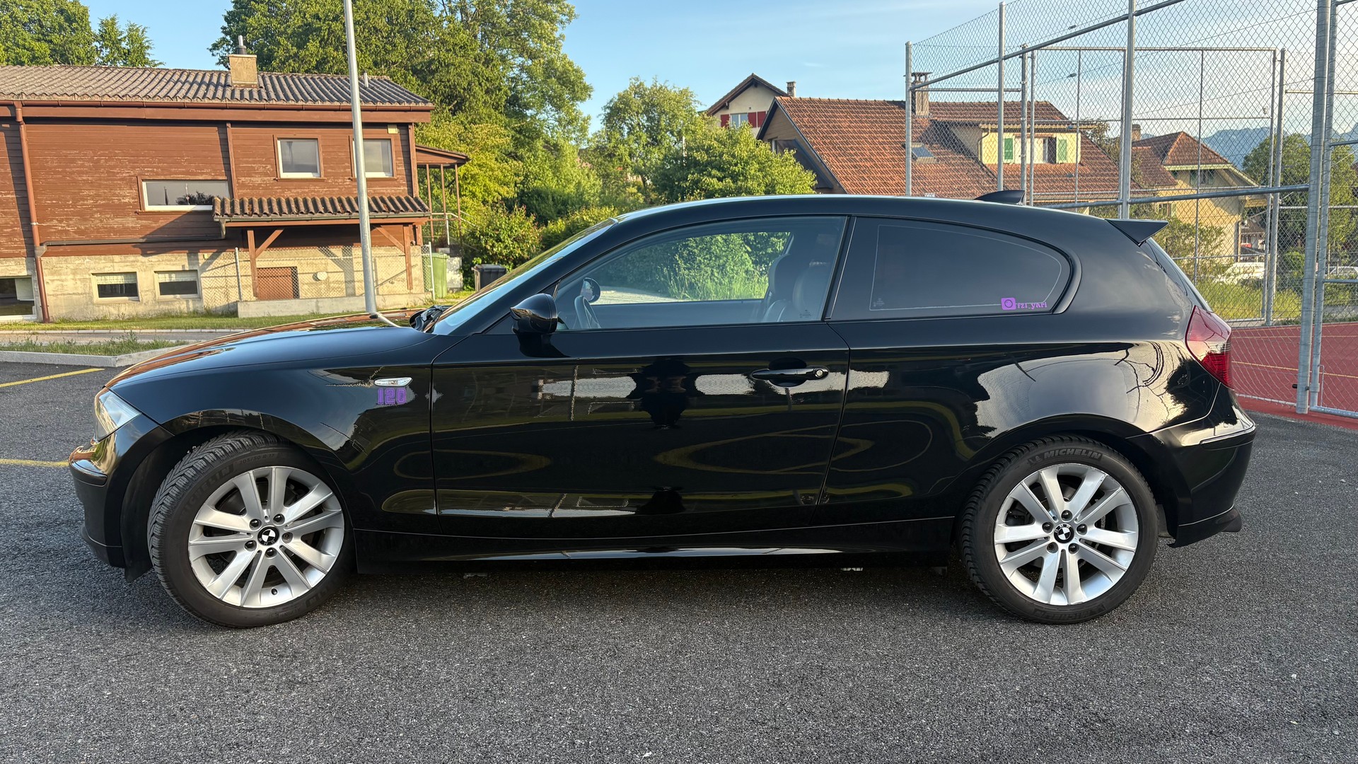 BMW 120i-image-2