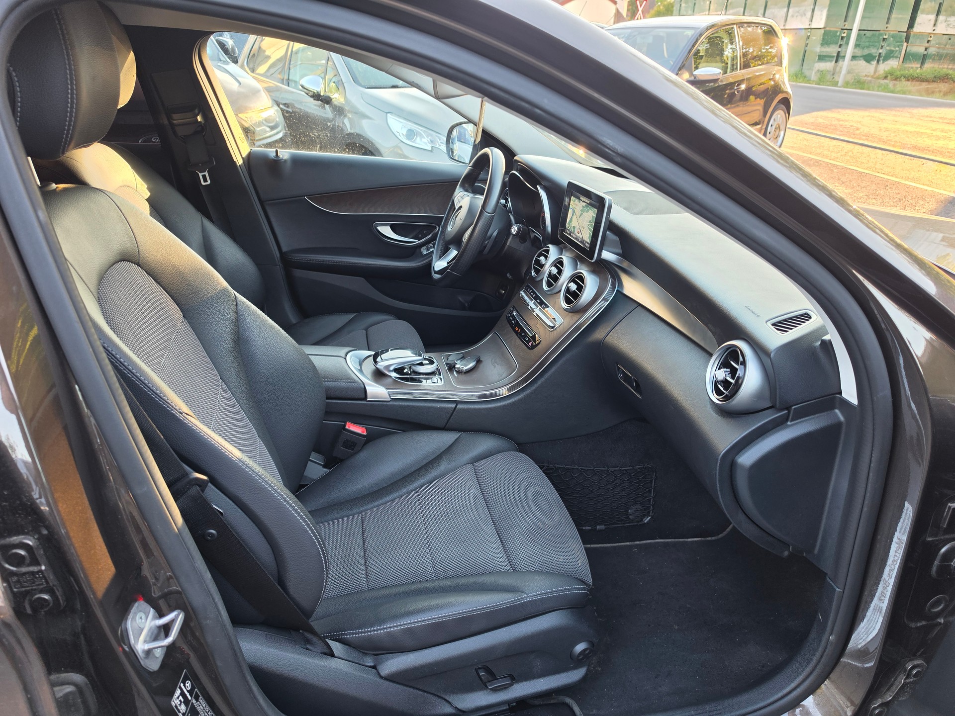 MERCEDES-BENZ C 220 d Swiss Star Avantgarde 4Matic 9G-Tronic-image-9