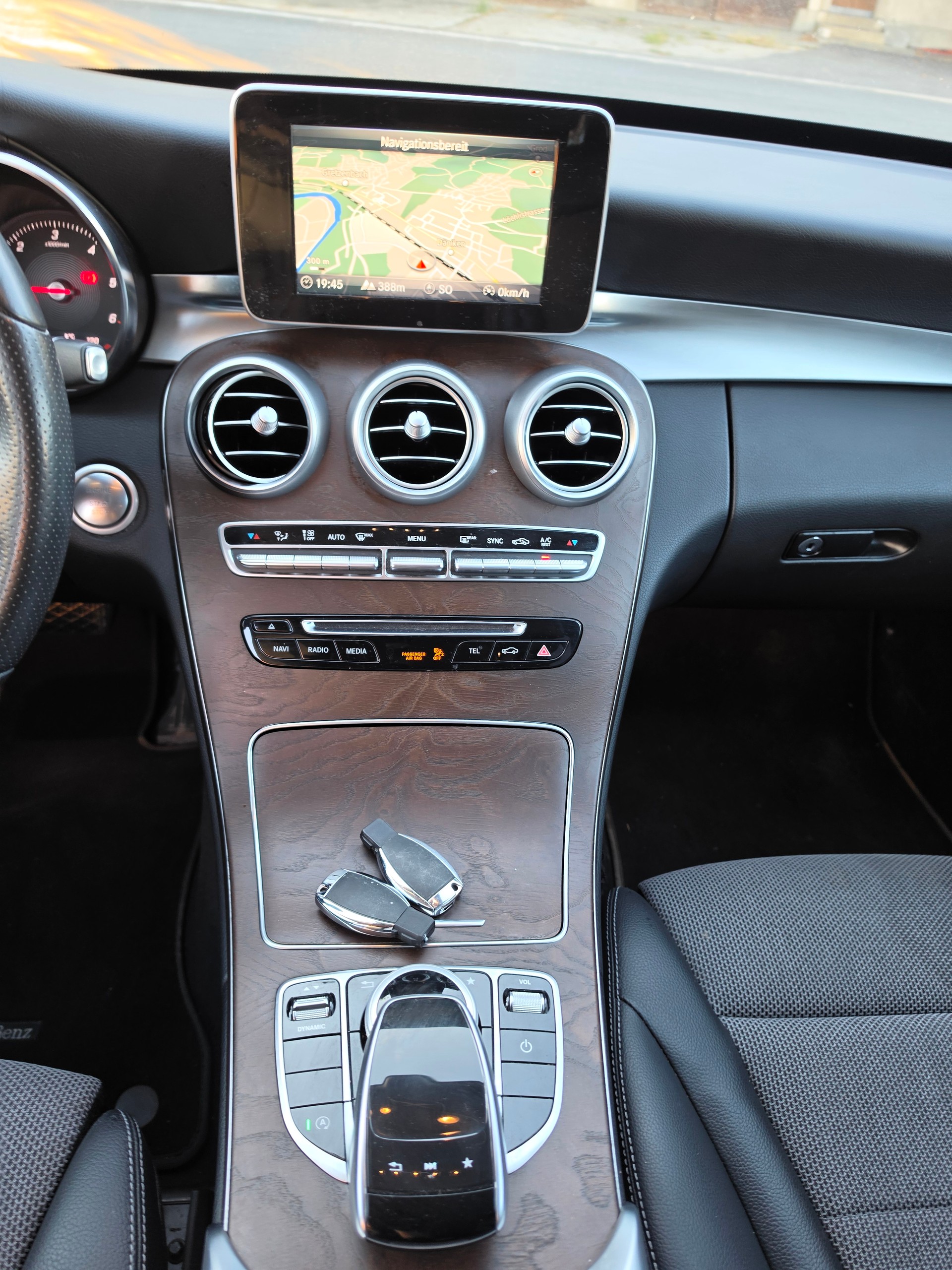 MERCEDES-BENZ C 220 d Swiss Star Avantgarde 4Matic 9G-Tronic-image-13