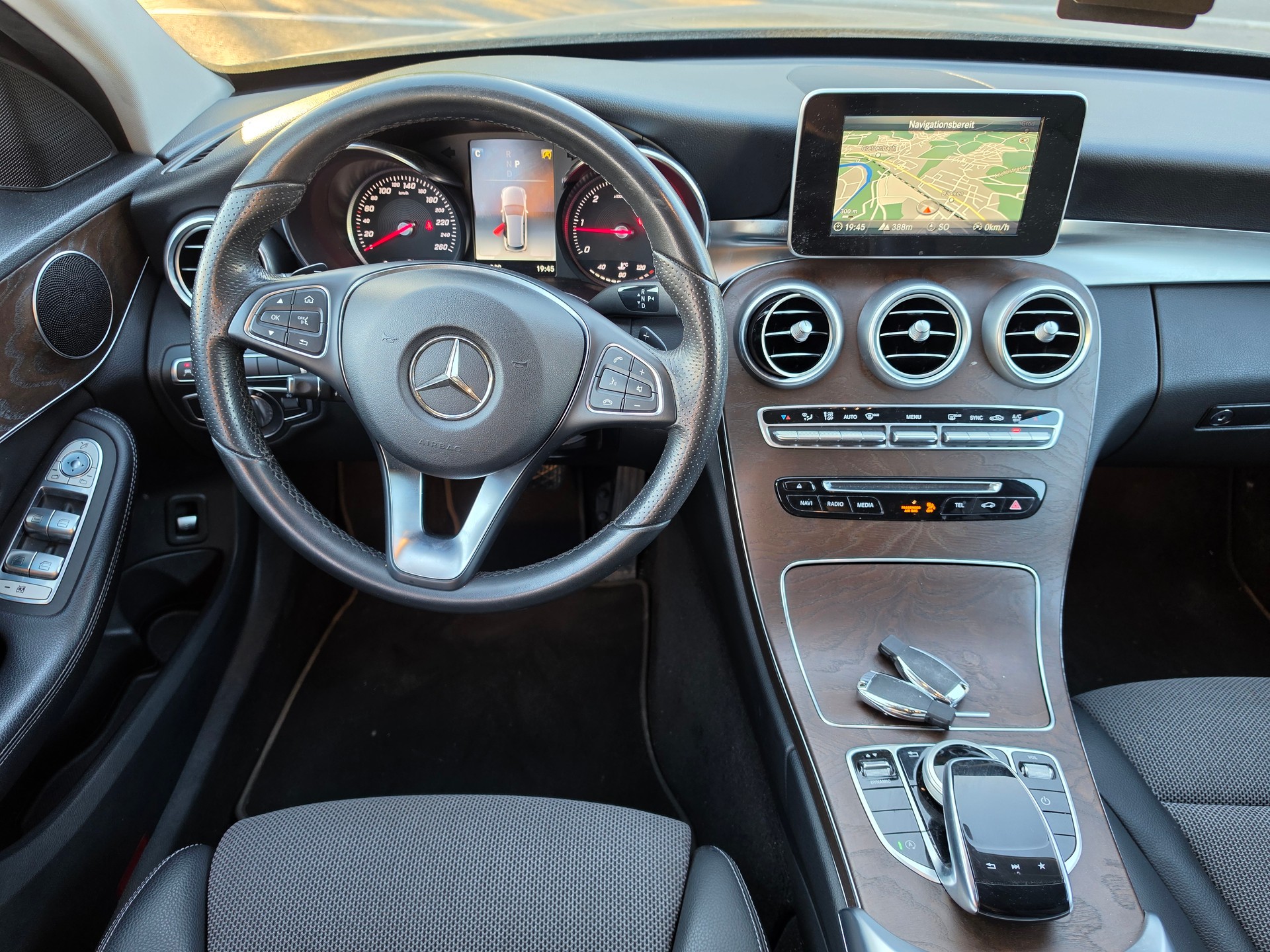 MERCEDES-BENZ C 220 d Swiss Star Avantgarde 4Matic 9G-Tronic-image-12