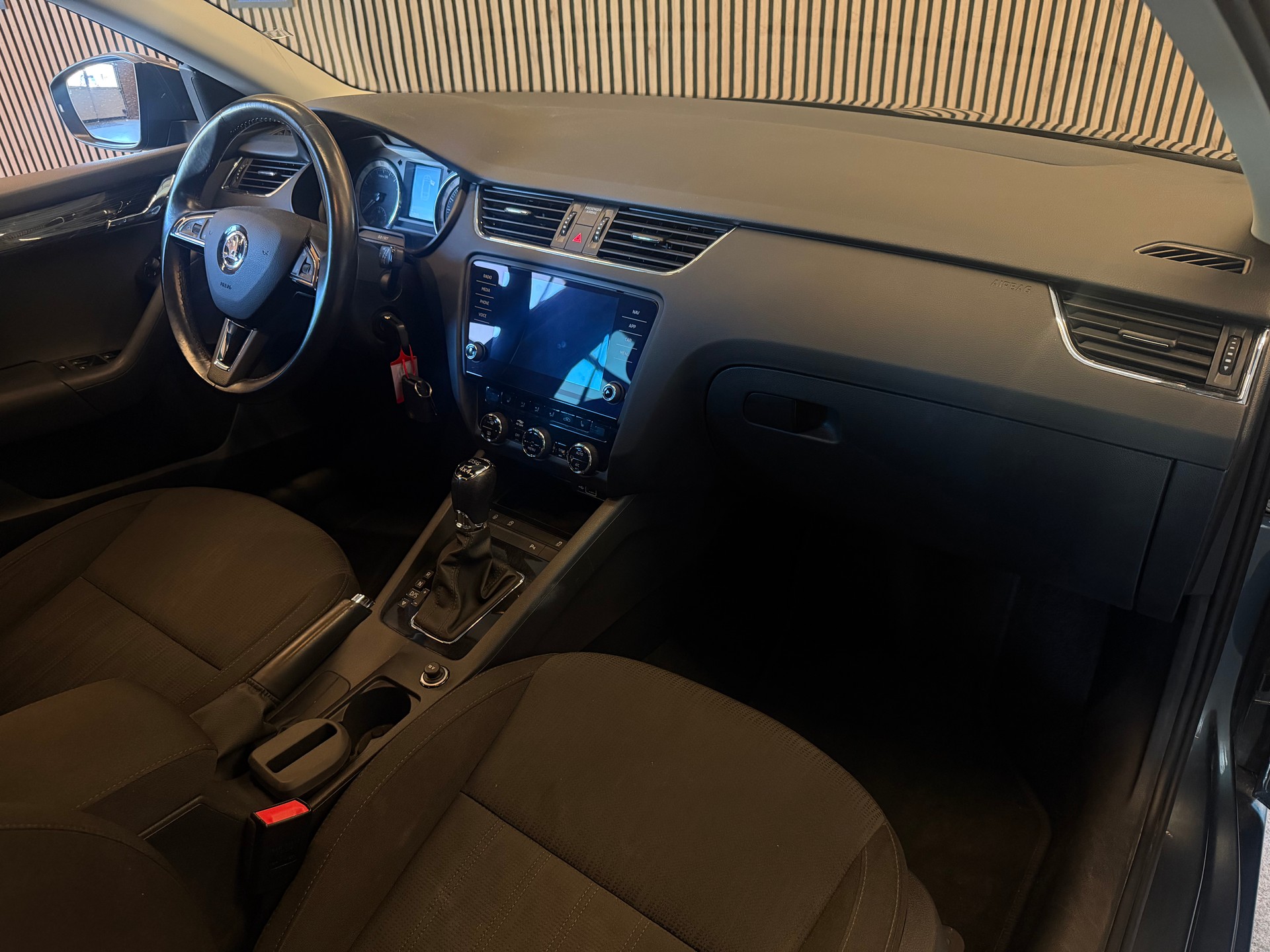 SKODA Octavia Combi 2.0 TDI 184 Style 4x4 DSG-image-10