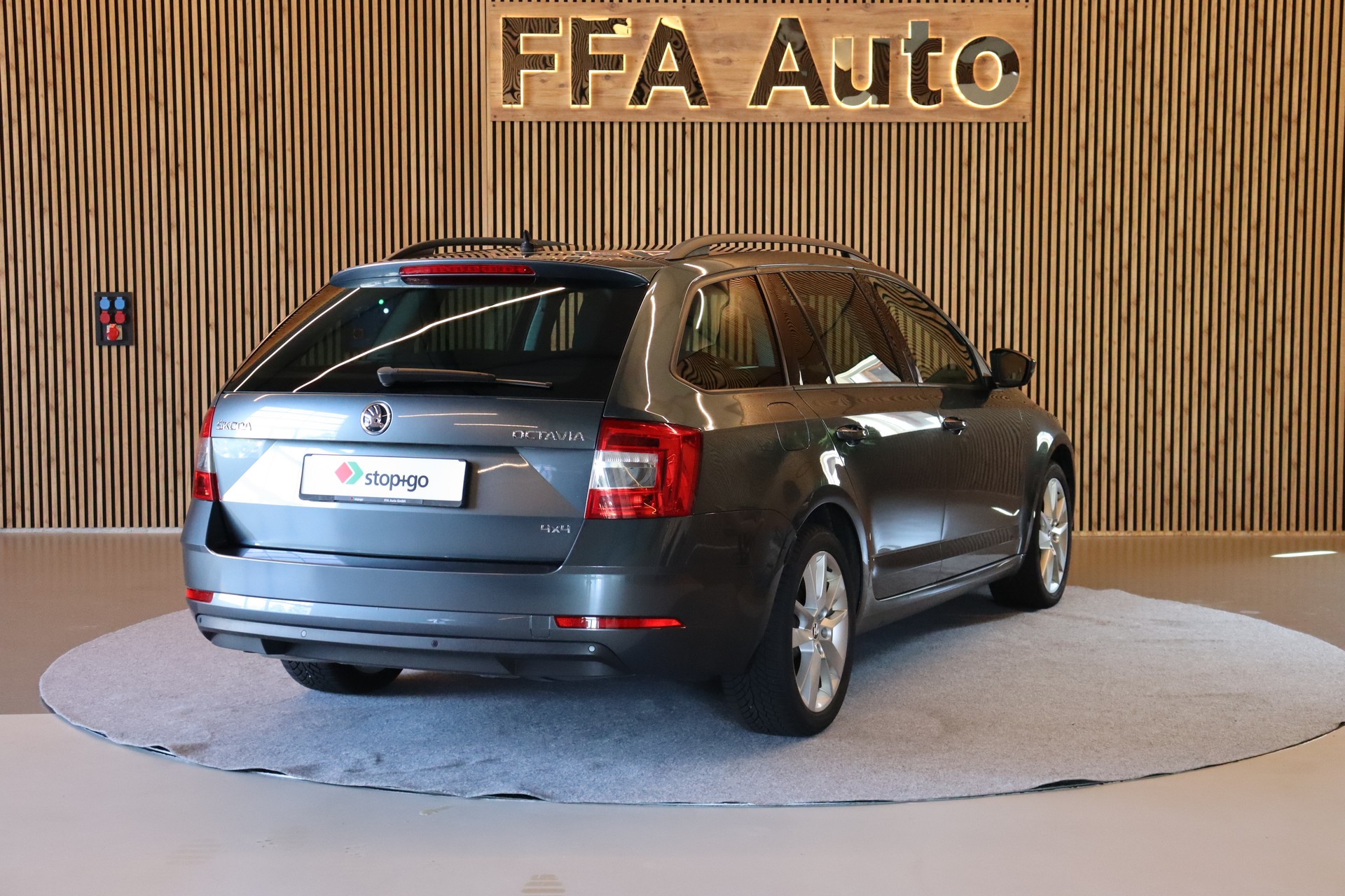 SKODA Octavia Combi 2.0 TDI 184 Style 4x4 DSG-image-4