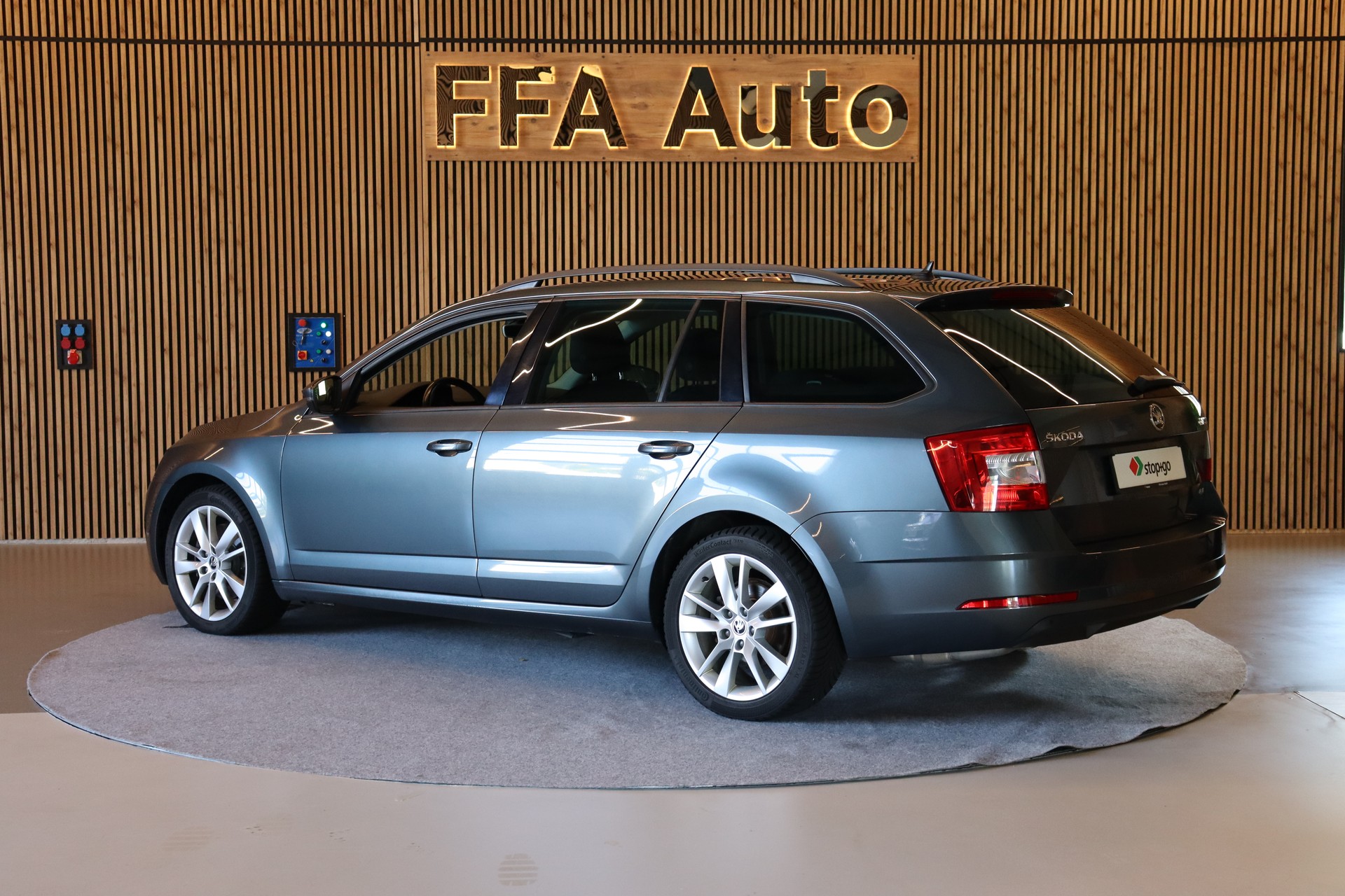 SKODA Octavia Combi 2.0 TDI 184 Style 4x4 DSG-image-7
