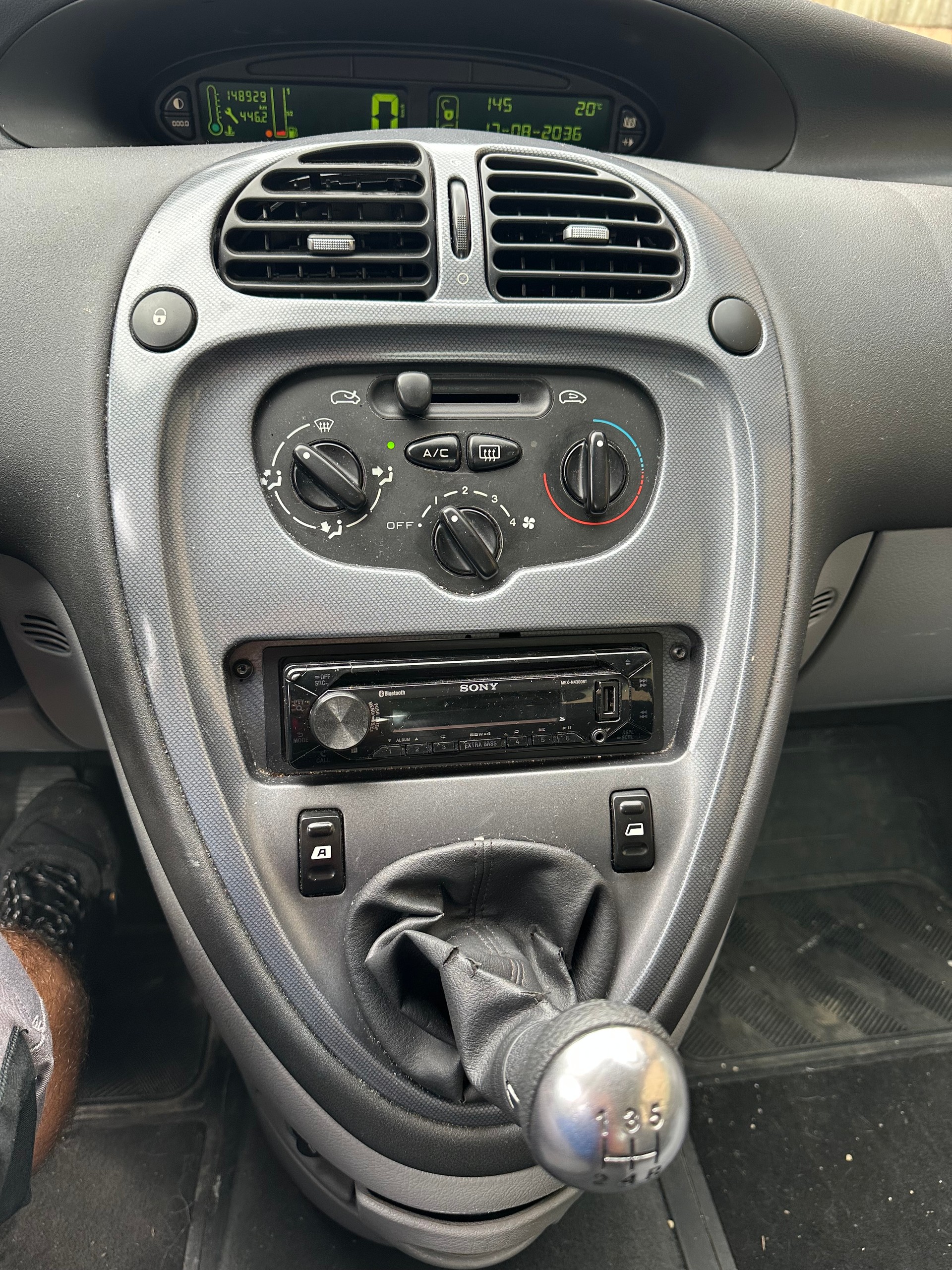CITROEN Xsara Picasso 1.8i 16V Exclusive FIXPREIS-image-18