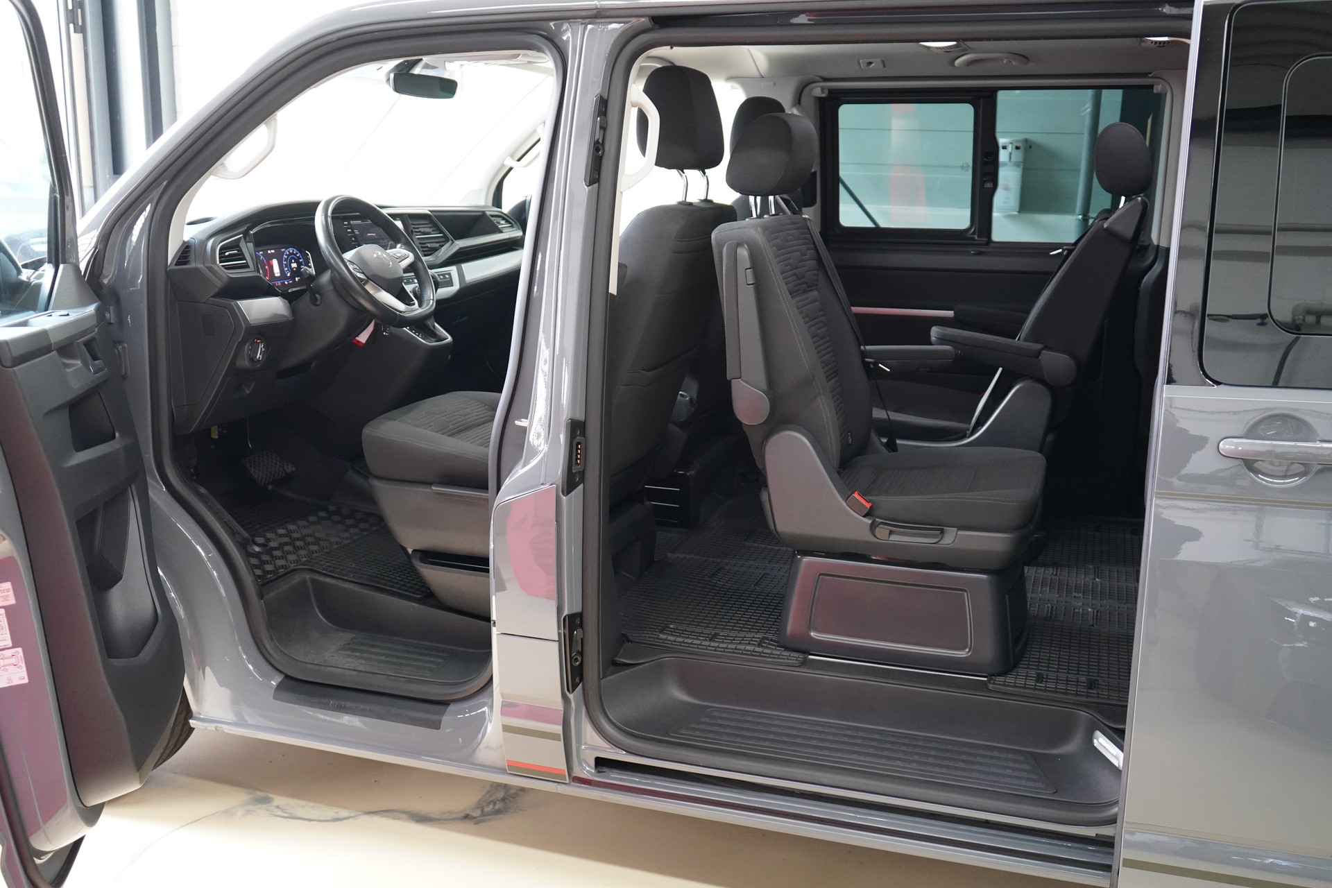 VW T6.1 Multivan 2.0 TDI Liberty Edition DSG-image-19