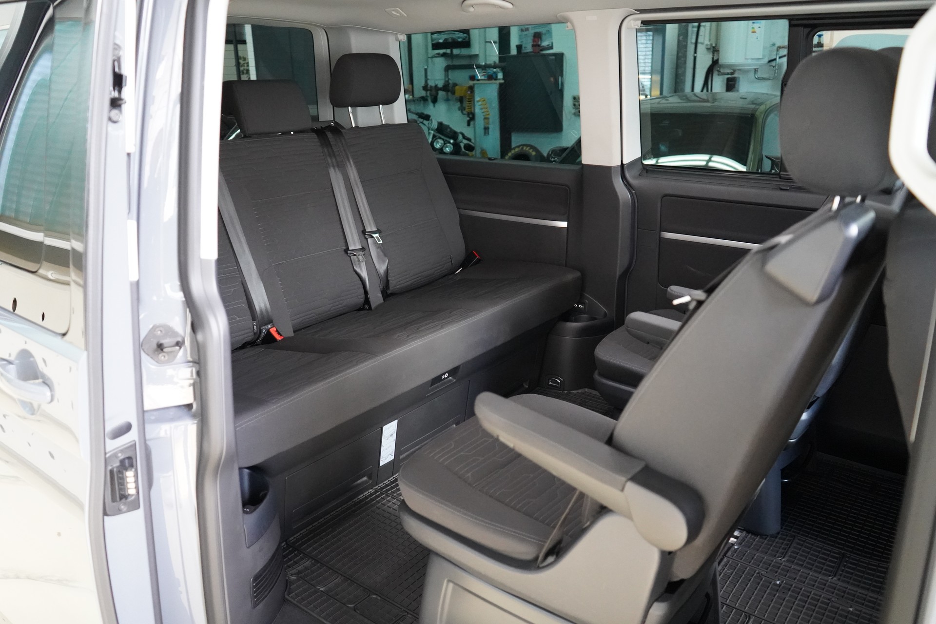 VW T6.1 Multivan 2.0 TDI Liberty Edition DSG-image-26