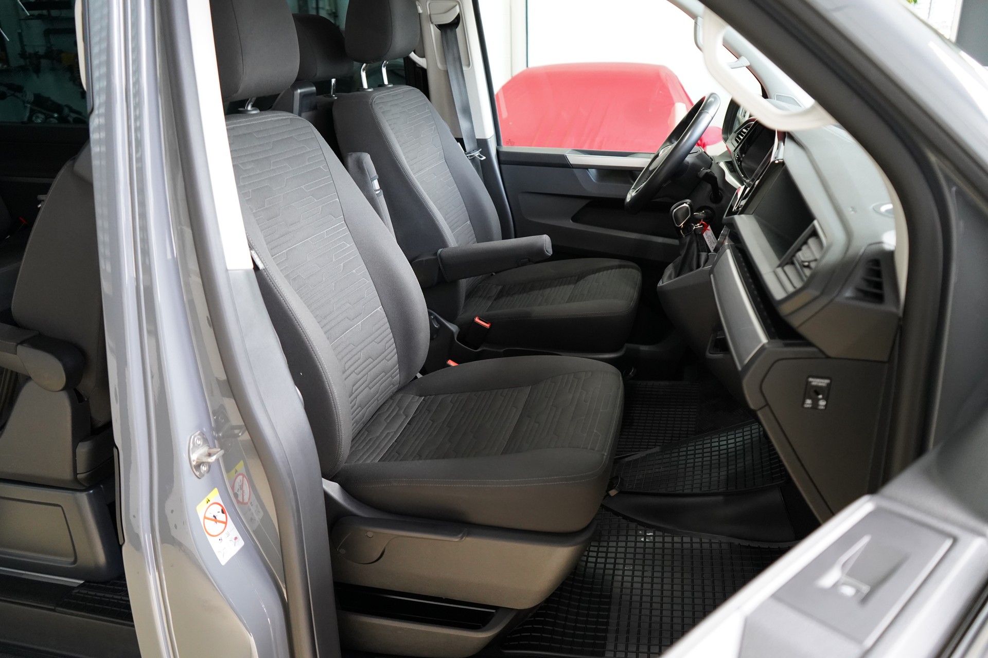 VW T6.1 Multivan 2.0 TDI Liberty Edition DSG-image-27