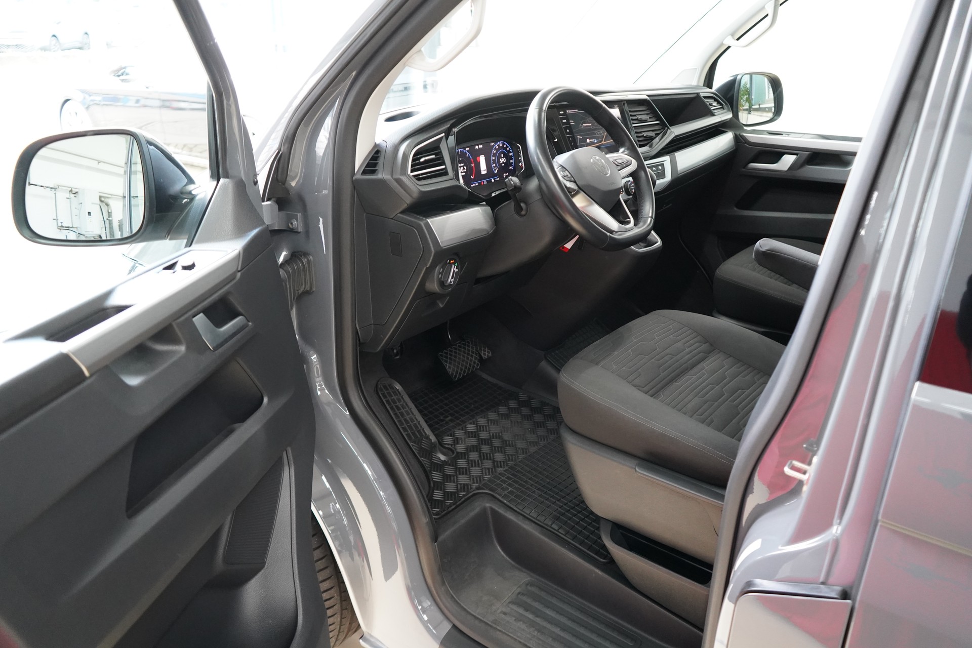 VW T6.1 Multivan 2.0 TDI Liberty Edition DSG-image-12