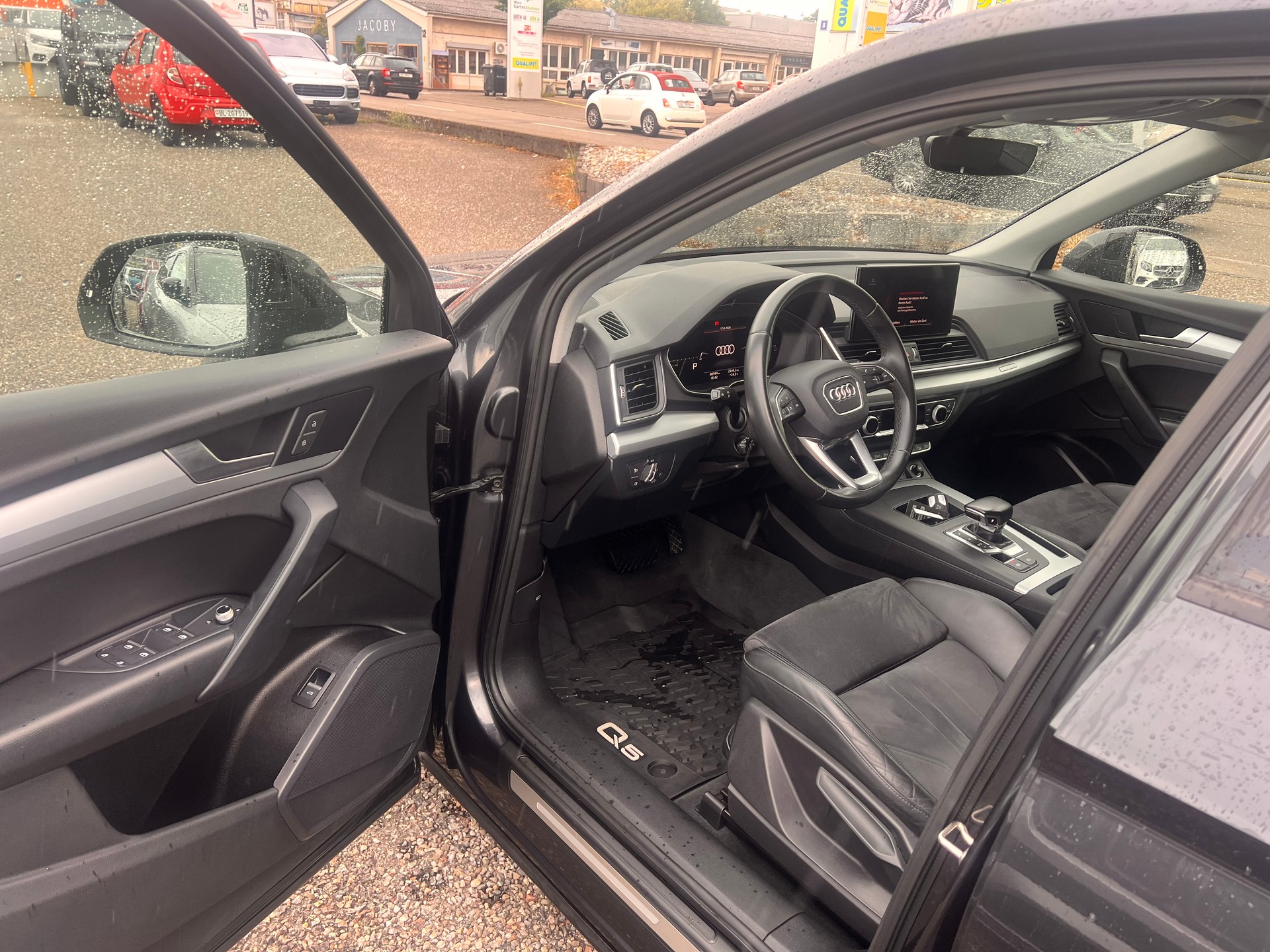 AUDI Q5 40 TFSI advanced quattro S-tronic-image-8