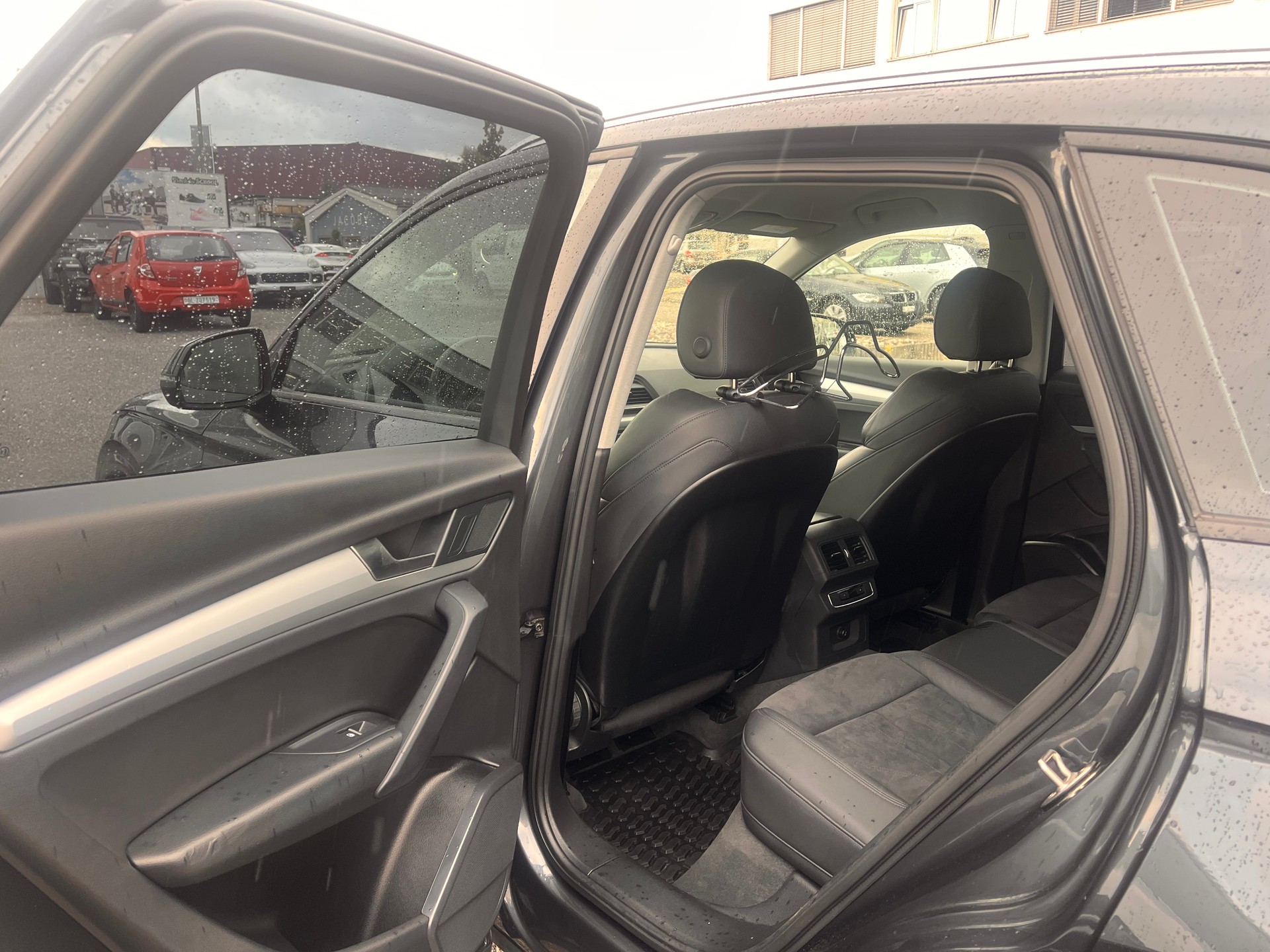 AUDI Q5 40 TFSI advanced quattro S-tronic-image-12