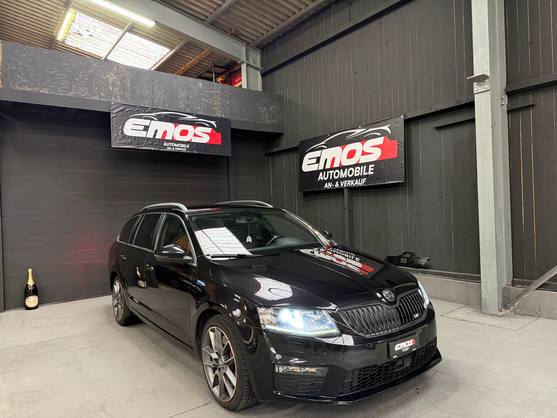 SKODA Octavia Combi 2.0 TSI RS DSG-image-0