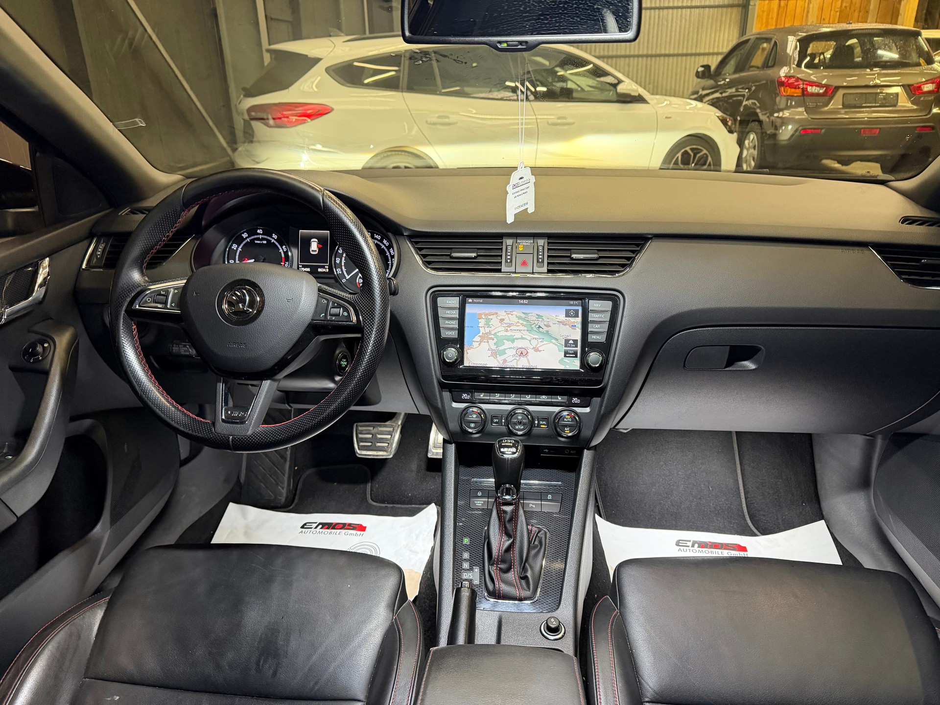 SKODA Octavia Combi 2.0 TSI RS DSG-image-8