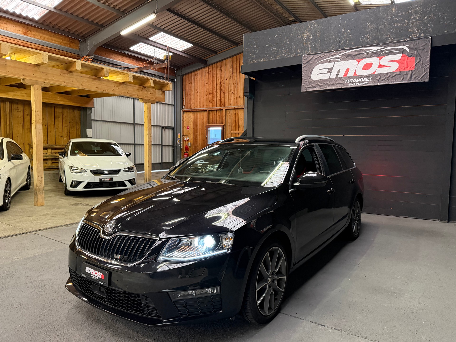 SKODA Octavia Combi 2.0 TSI RS DSG-image-2
