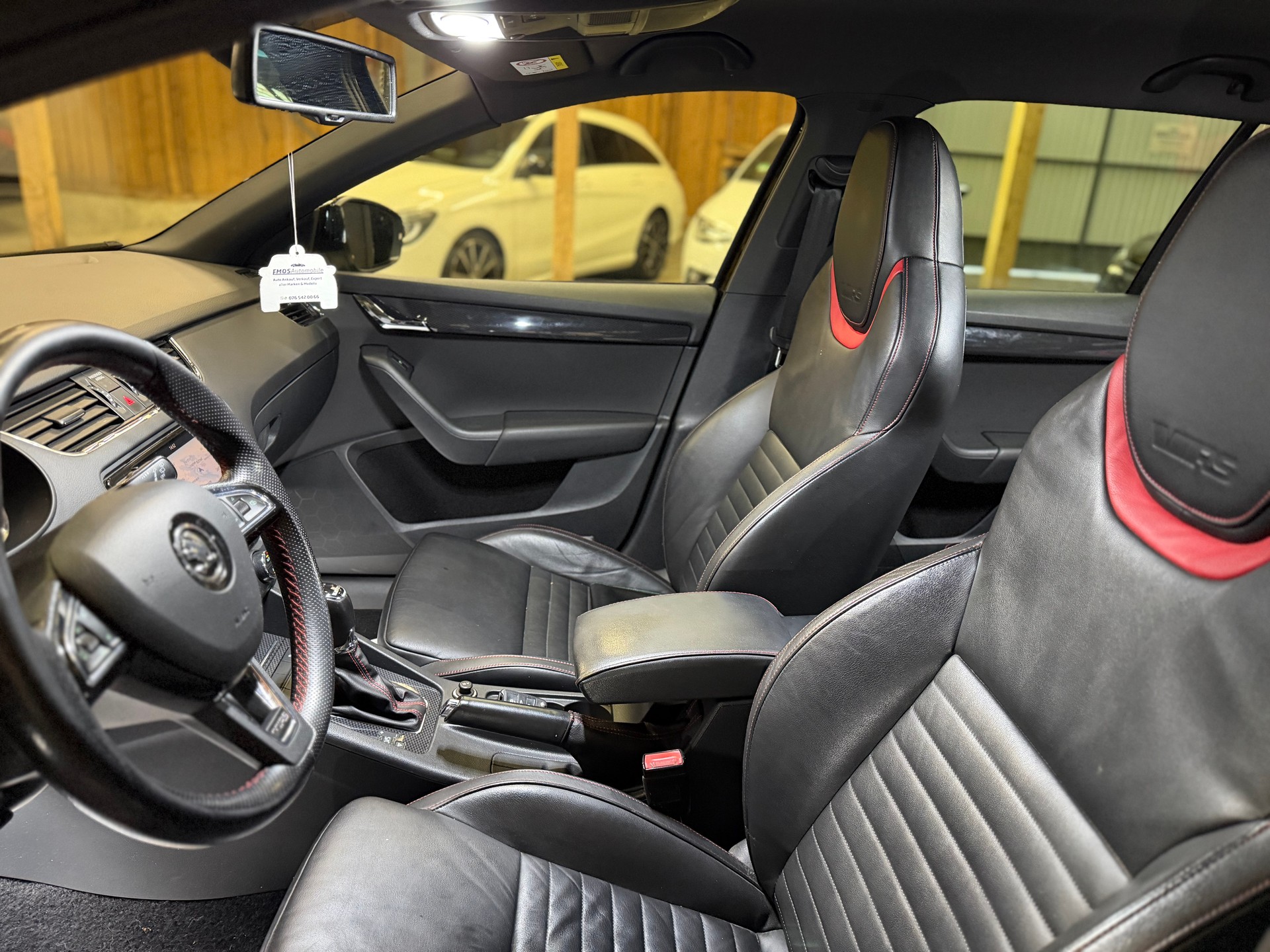 SKODA Octavia Combi 2.0 TSI RS DSG-image-11