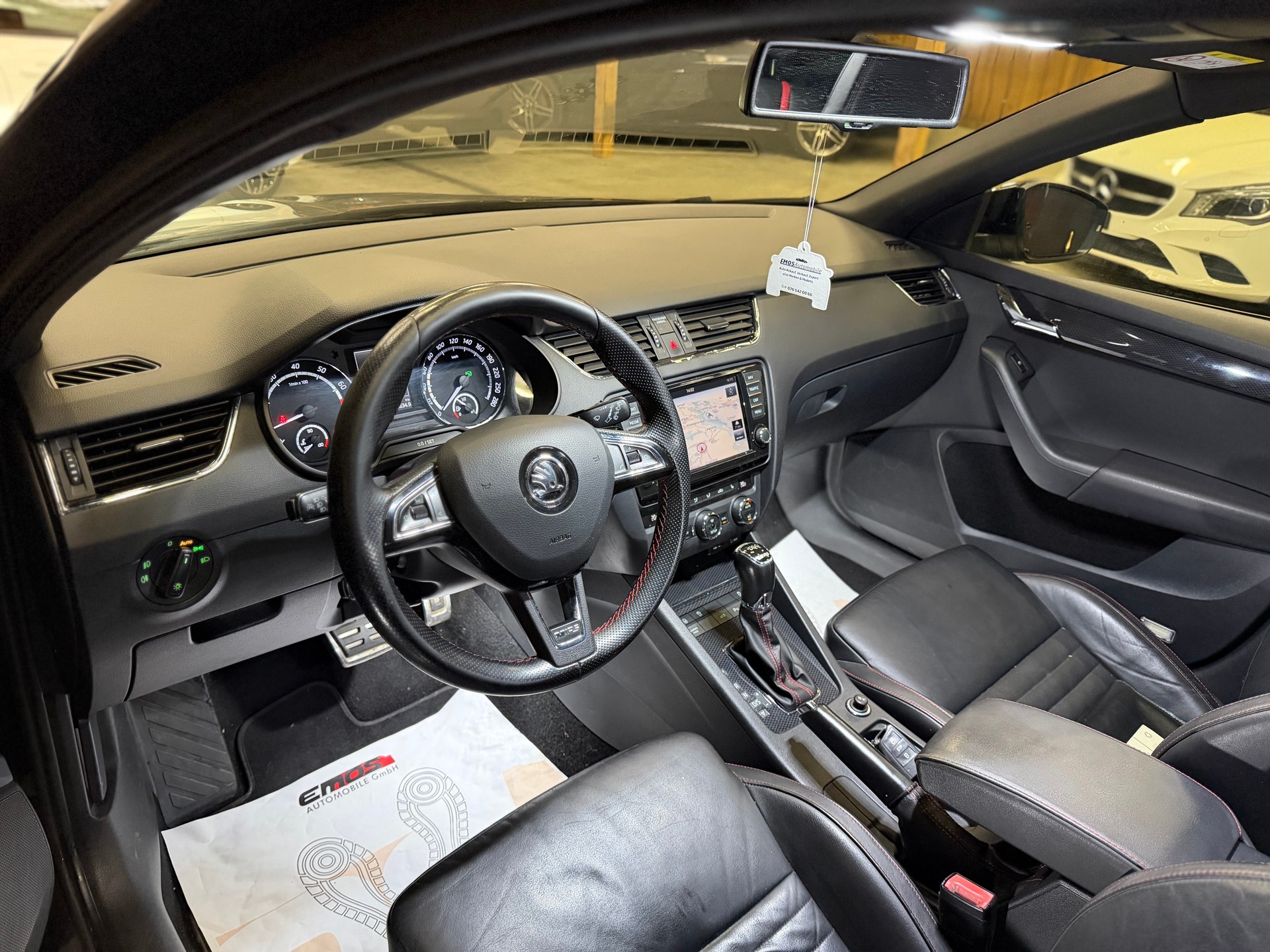 SKODA Octavia Combi 2.0 TSI RS DSG-image-10