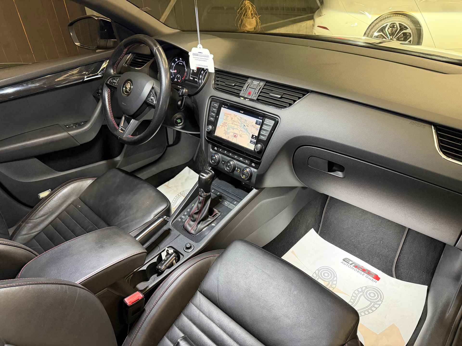 SKODA Octavia Combi 2.0 TSI RS DSG-image-9