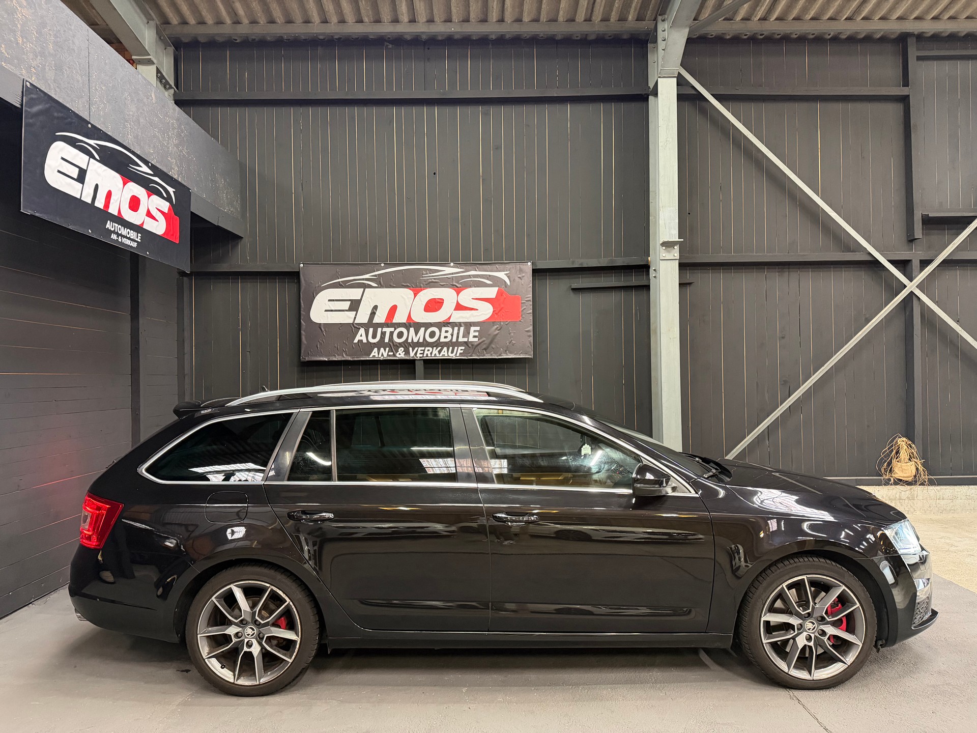 SKODA Octavia Combi 2.0 TSI RS DSG-image-3