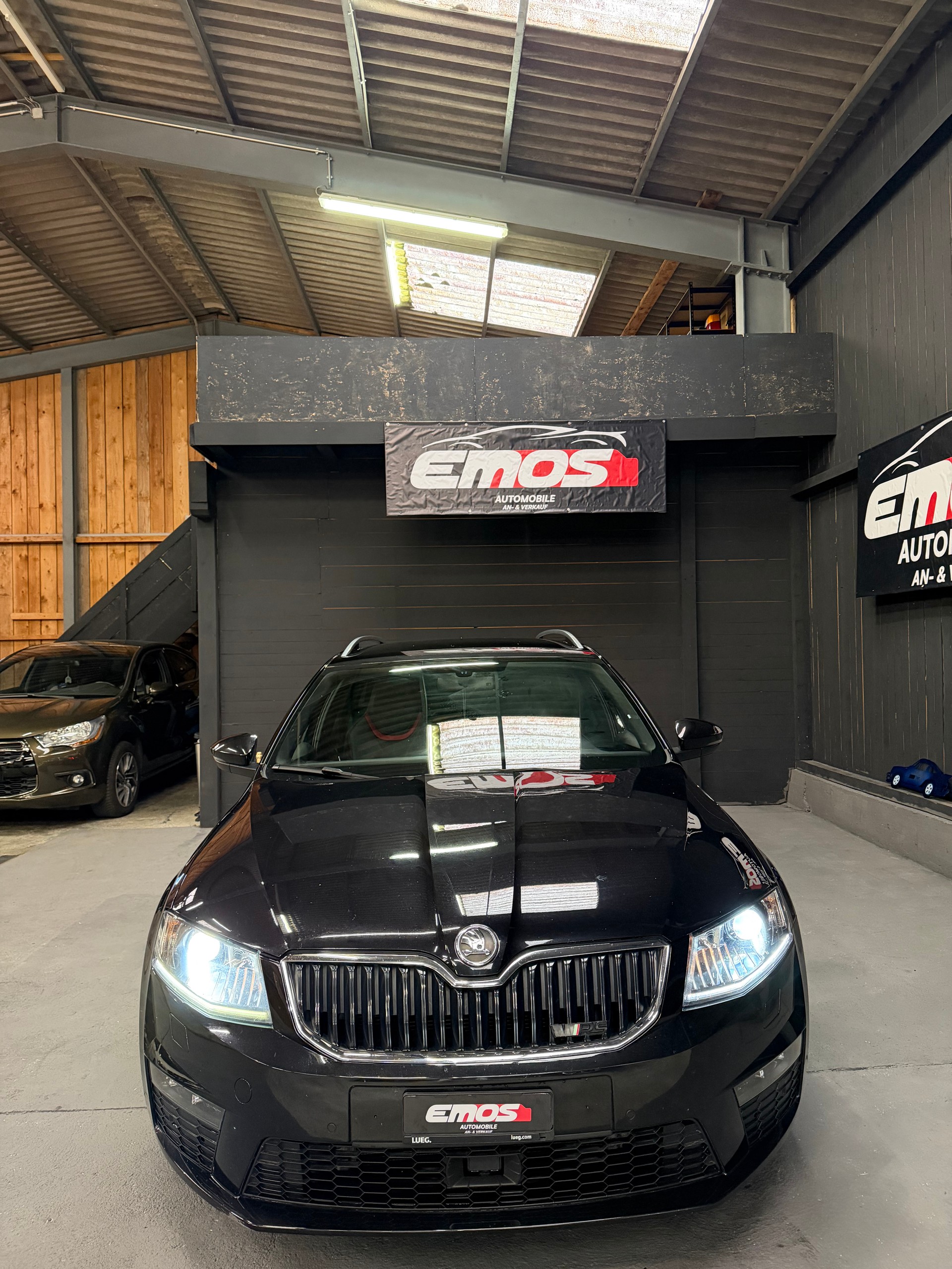 SKODA Octavia Combi 2.0 TSI RS DSG-image-1