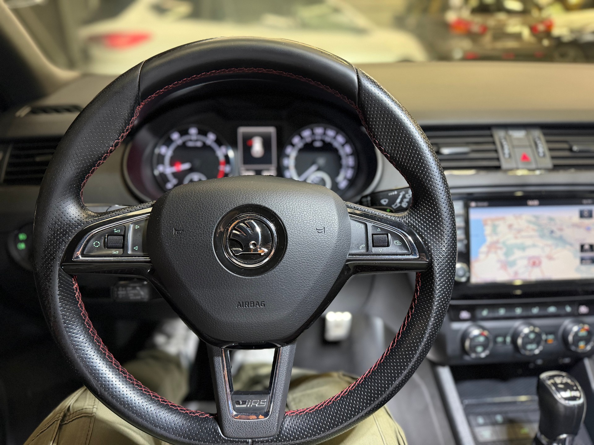 SKODA Octavia Combi 2.0 TSI RS DSG-image-14