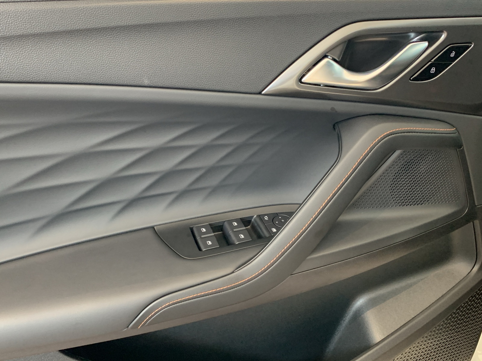 MG HS 1.5 PHEV Luxury-image-7