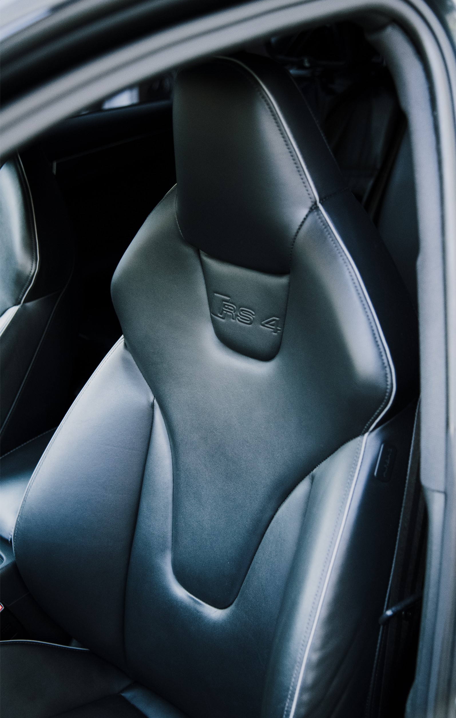 AUDI 4.2 V8 FSI quattro S-Tronic-image-9
