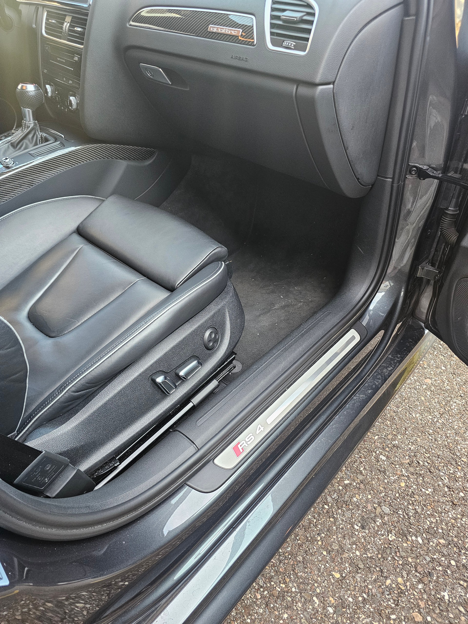 AUDI 4.2 V8 FSI quattro S-Tronic-image-13