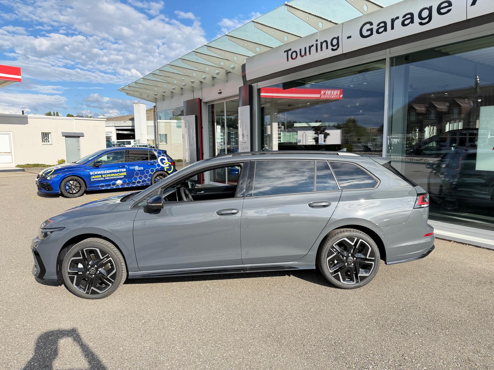 VW Golf Variant 2.0 TSI R-Line DSG 4 Motion-image-1