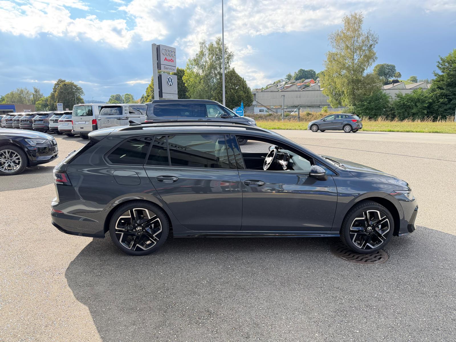 VW Golf Variant 2.0 TSI R-Line DSG 4 Motion-image-5