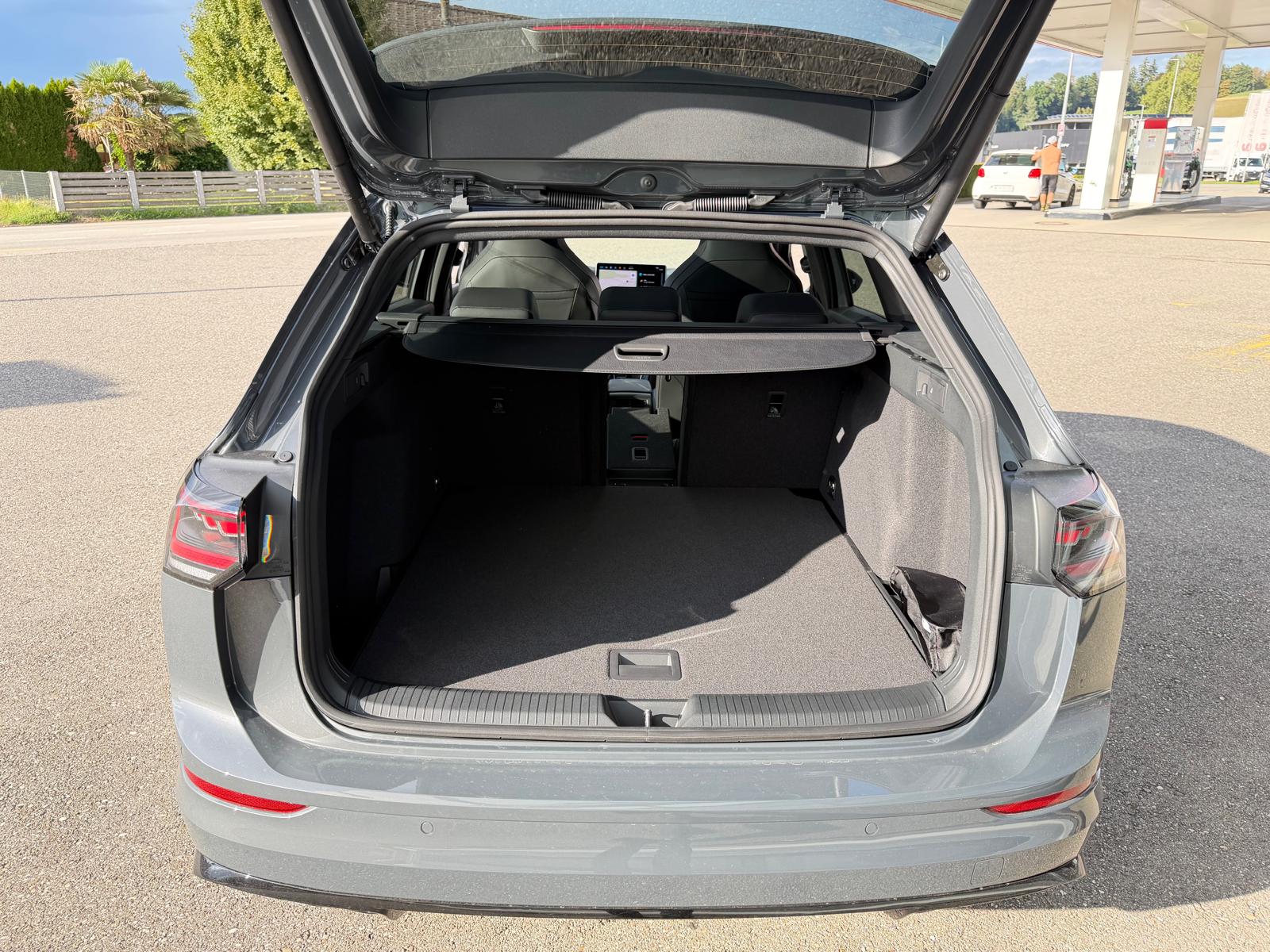 VW Golf Variant 2.0 TSI R-Line DSG 4 Motion-image-28