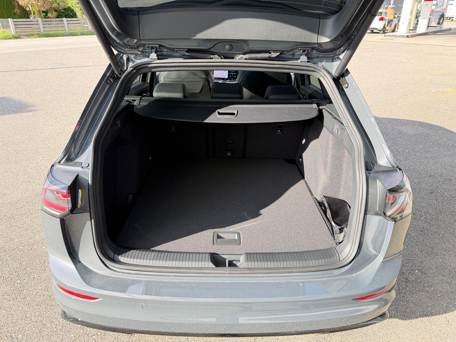 VW Golf Variant 2.0 TSI R-Line DSG 4 Motion-image-27