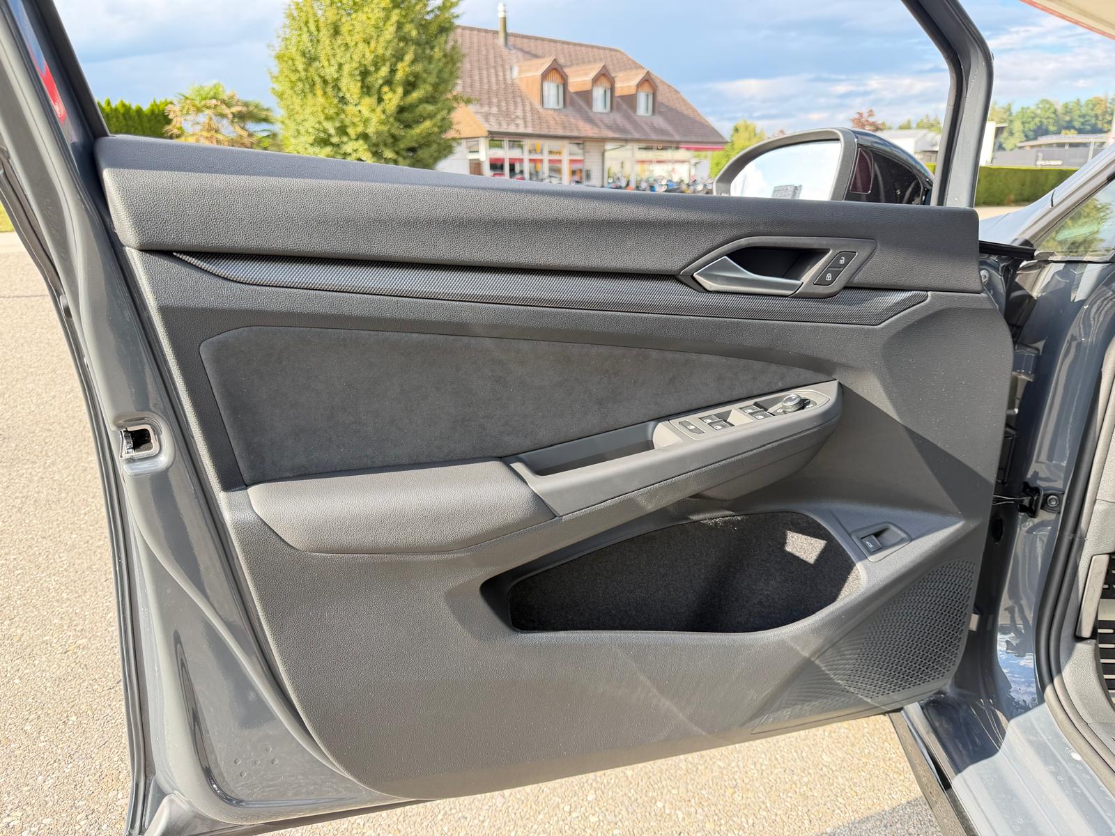 VW Golf Variant 2.0 TSI R-Line DSG 4 Motion-image-10