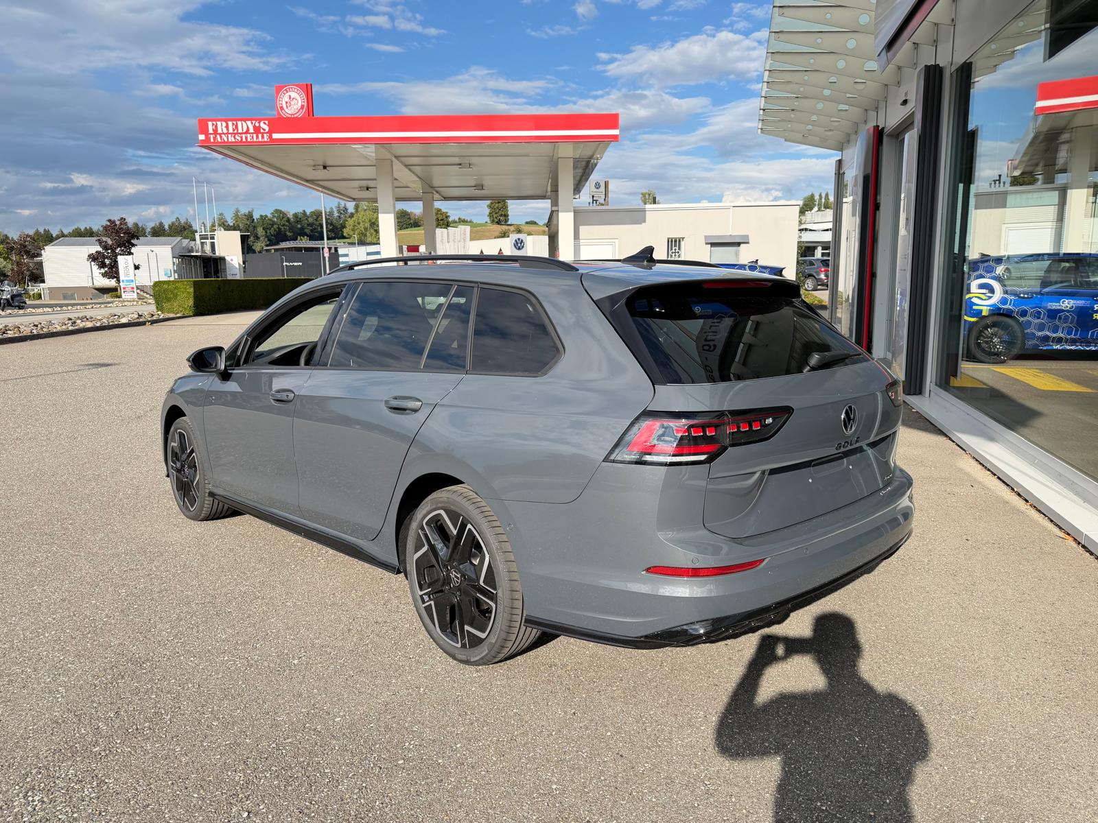 VW Golf Variant 2.0 TSI R-Line DSG 4 Motion-image-2