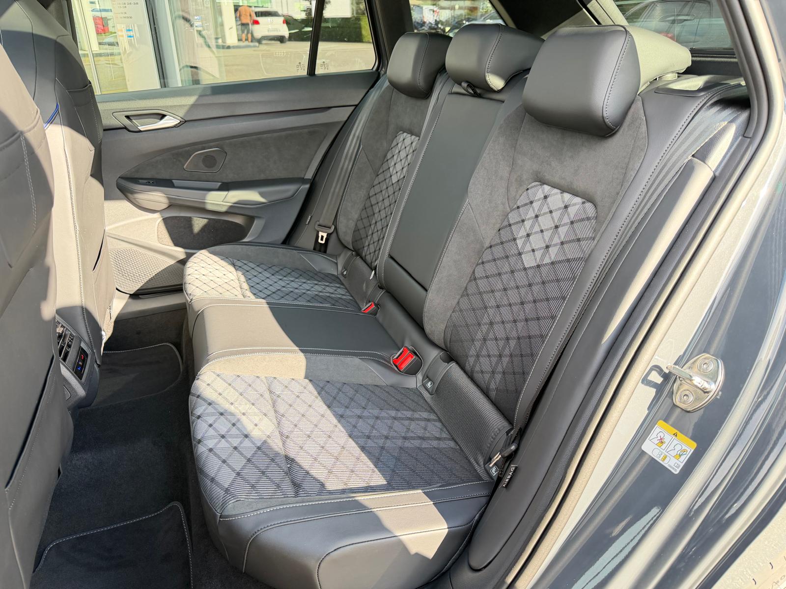VW Golf Variant 2.0 TSI R-Line DSG 4 Motion-image-24