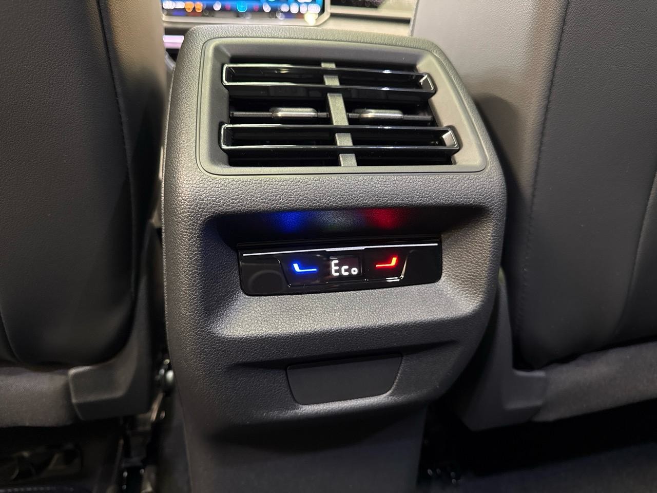 VW Tayron 1.5 TSI PHEV R-Line Black Style Limited Editon 272PS-image-13