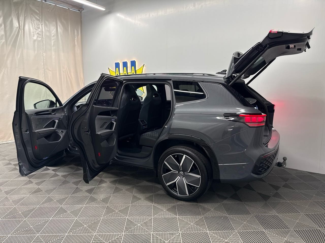 VW Tayron 1.5 TSI PHEV R-Line Black Style Limited Editon 272PS-image-17