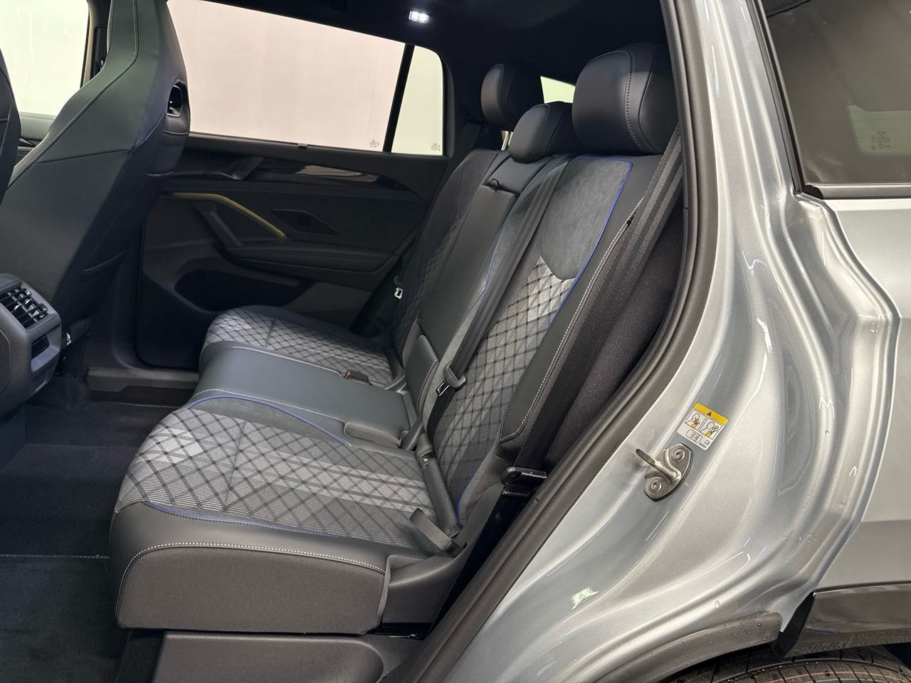 VW Tayron 1.5 TSI PHEV R-Line Black Style Limited Editon 272PS-image-12