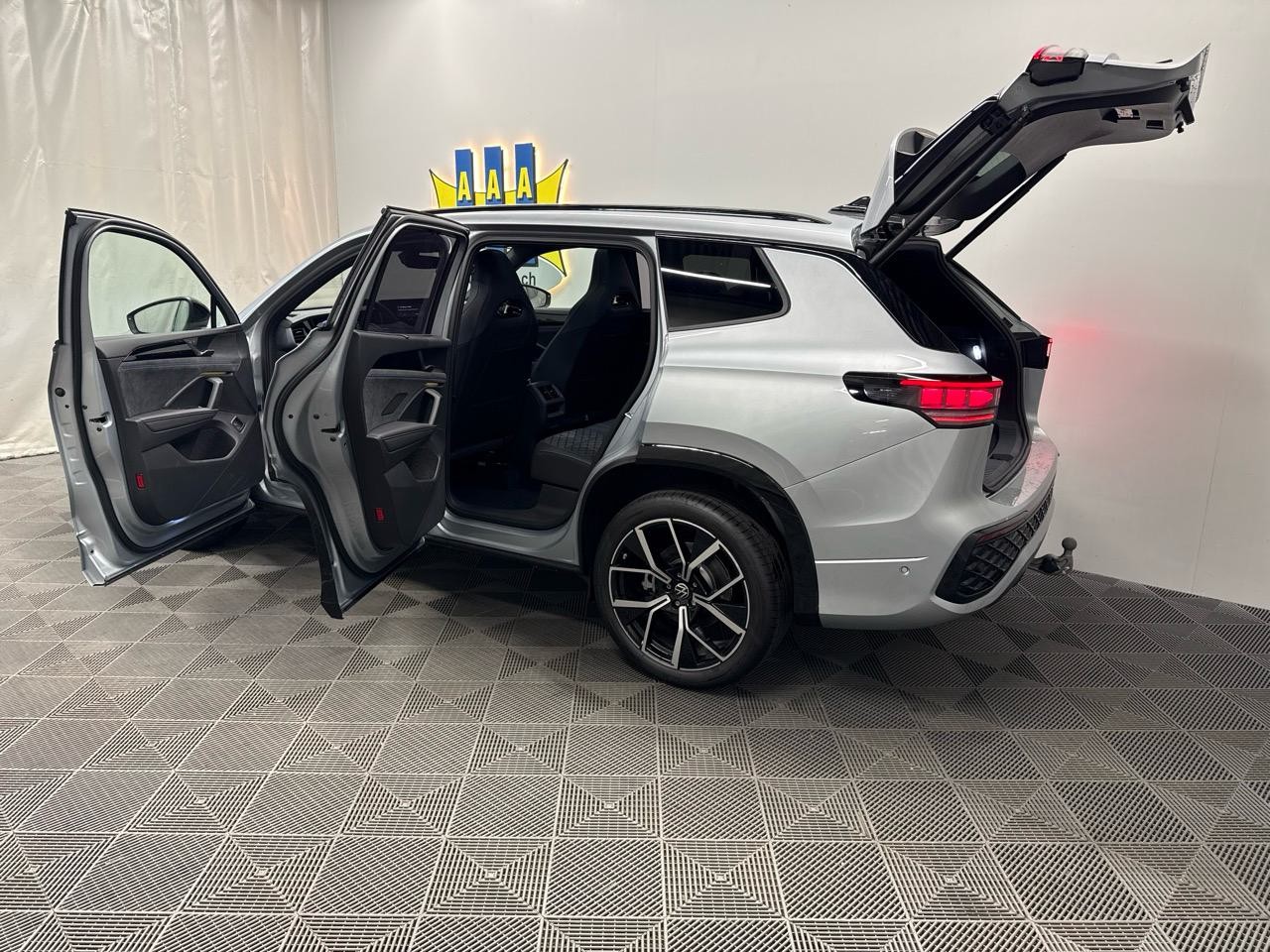 VW Tayron 1.5 TSI PHEV R-Line Black Style Limited Editon 272PS-image-17