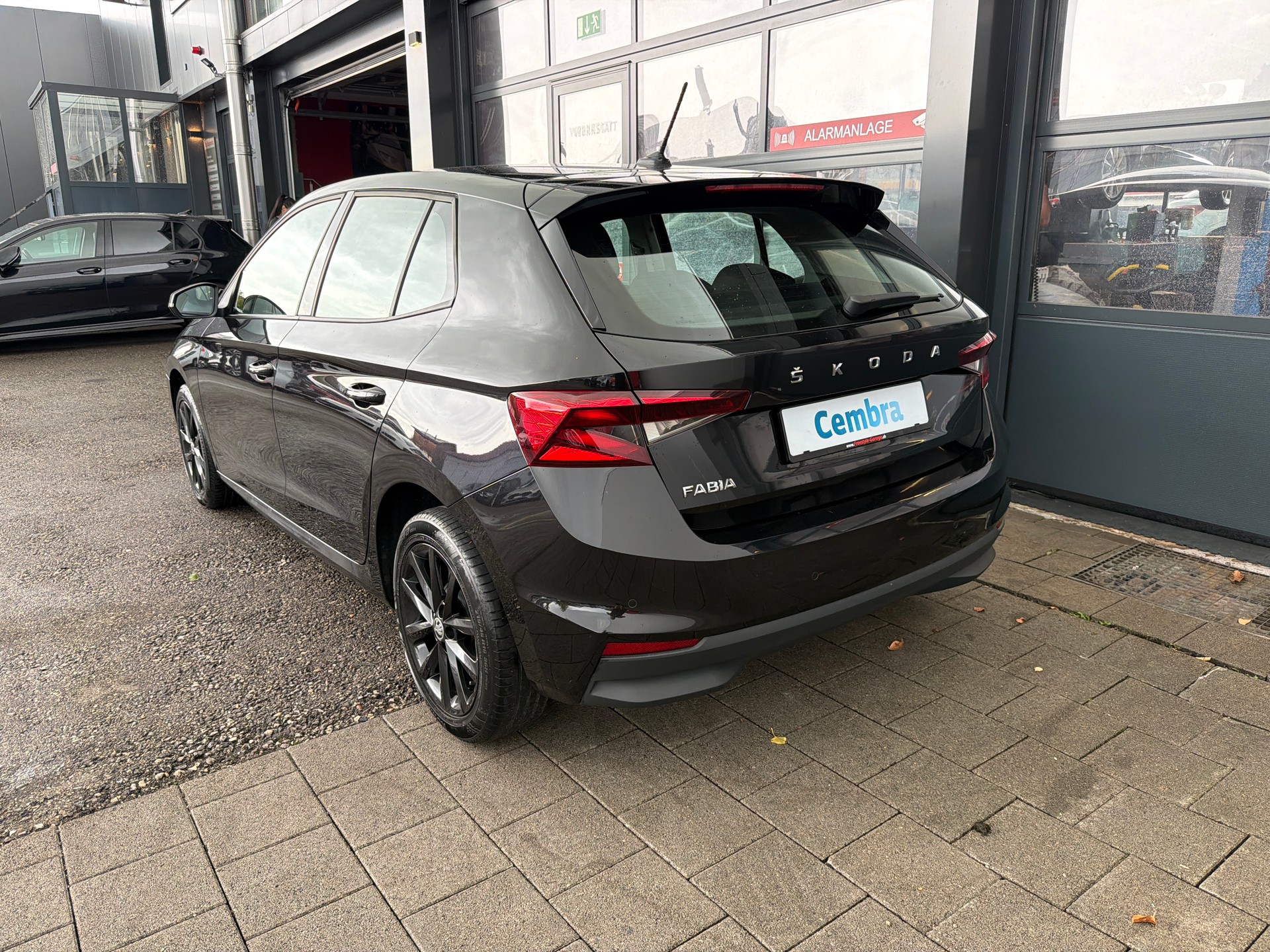 SKODA Fabia 1.0 MPI Ambition-image-3