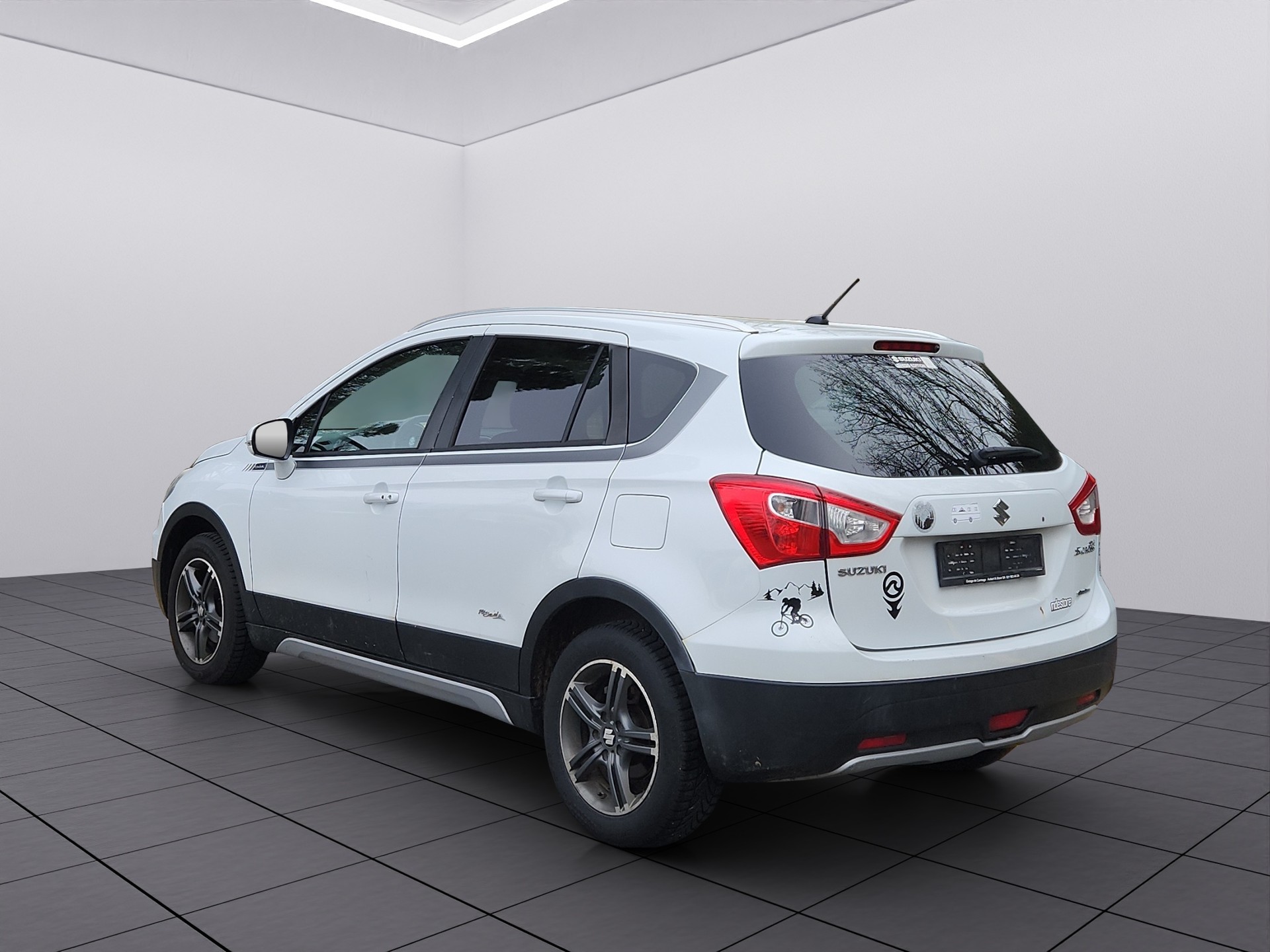 SUZUKI SX4 S-Cross 1.6 TD PizSulai Top 4WD TCSS-image-6