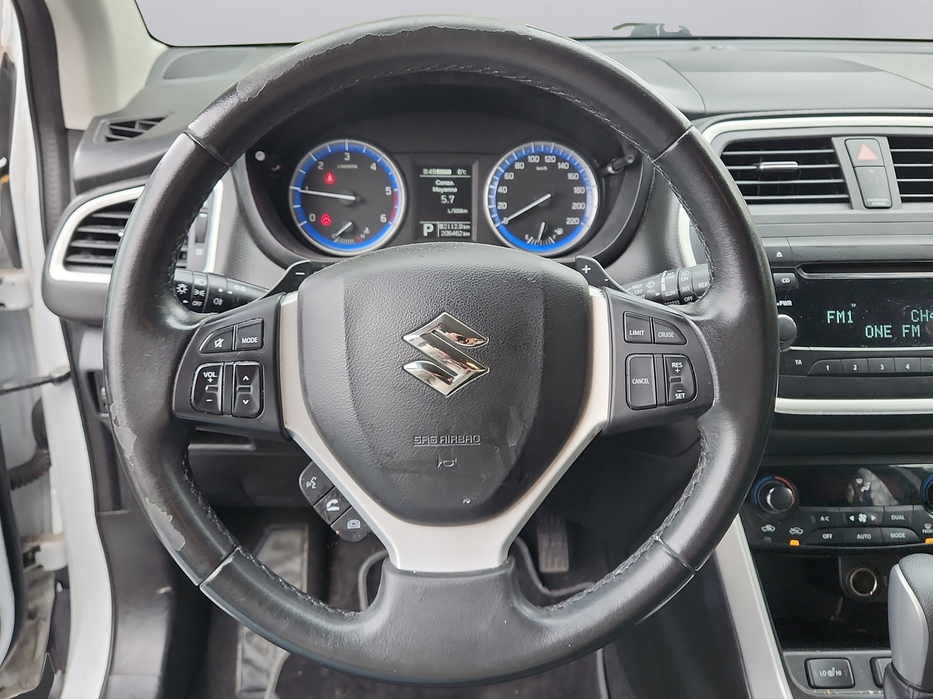 SUZUKI SX4 S-Cross 1.6 TD PizSulai Top 4WD TCSS-image-9