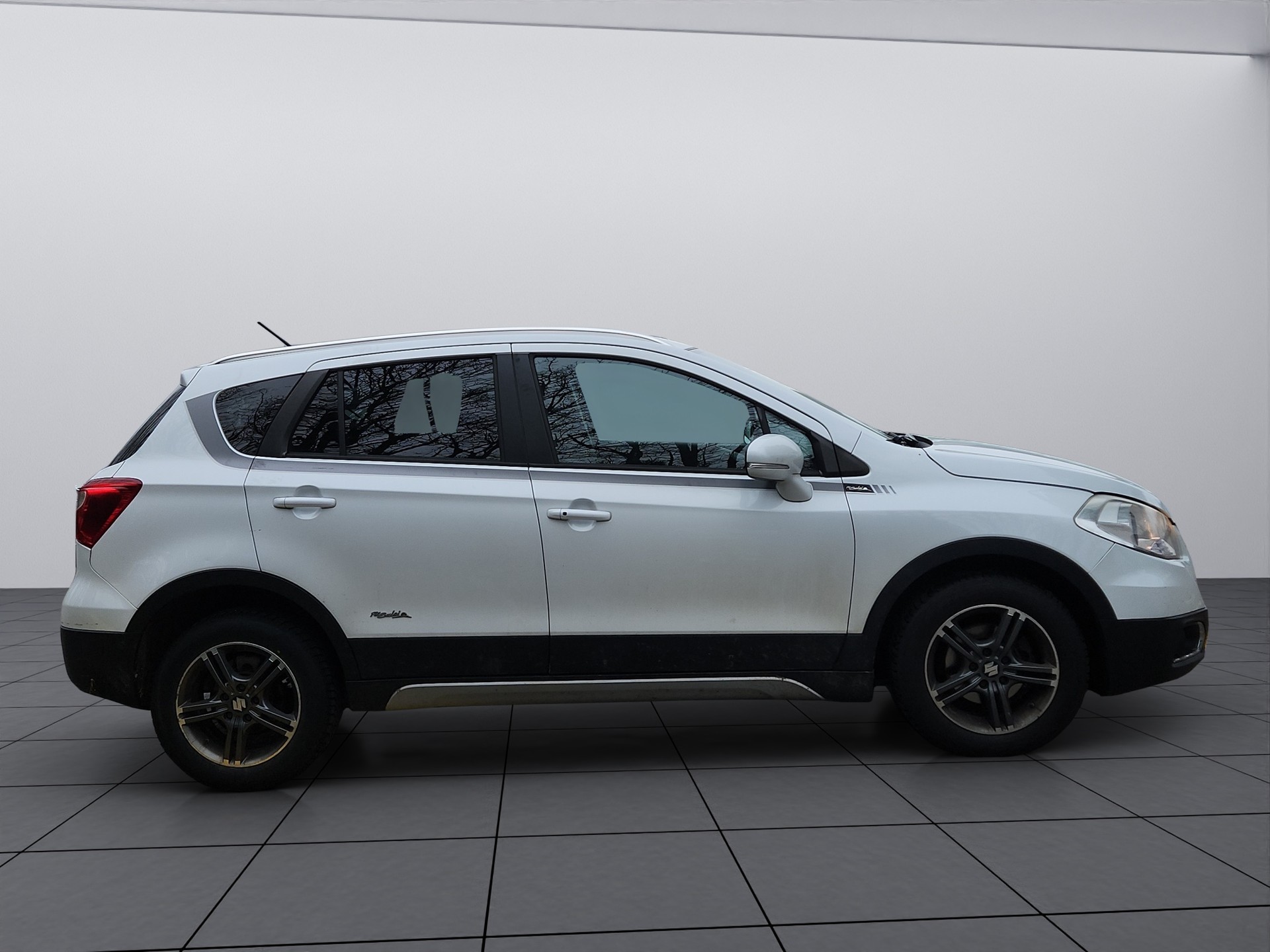 SUZUKI SX4 S-Cross 1.6 TD PizSulai Top 4WD TCSS-image-3