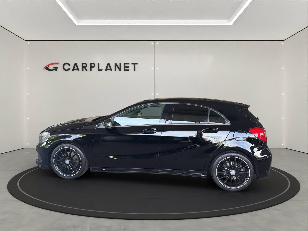 MERCEDES-BENZ A 180 AMG Line-showroom-element-1