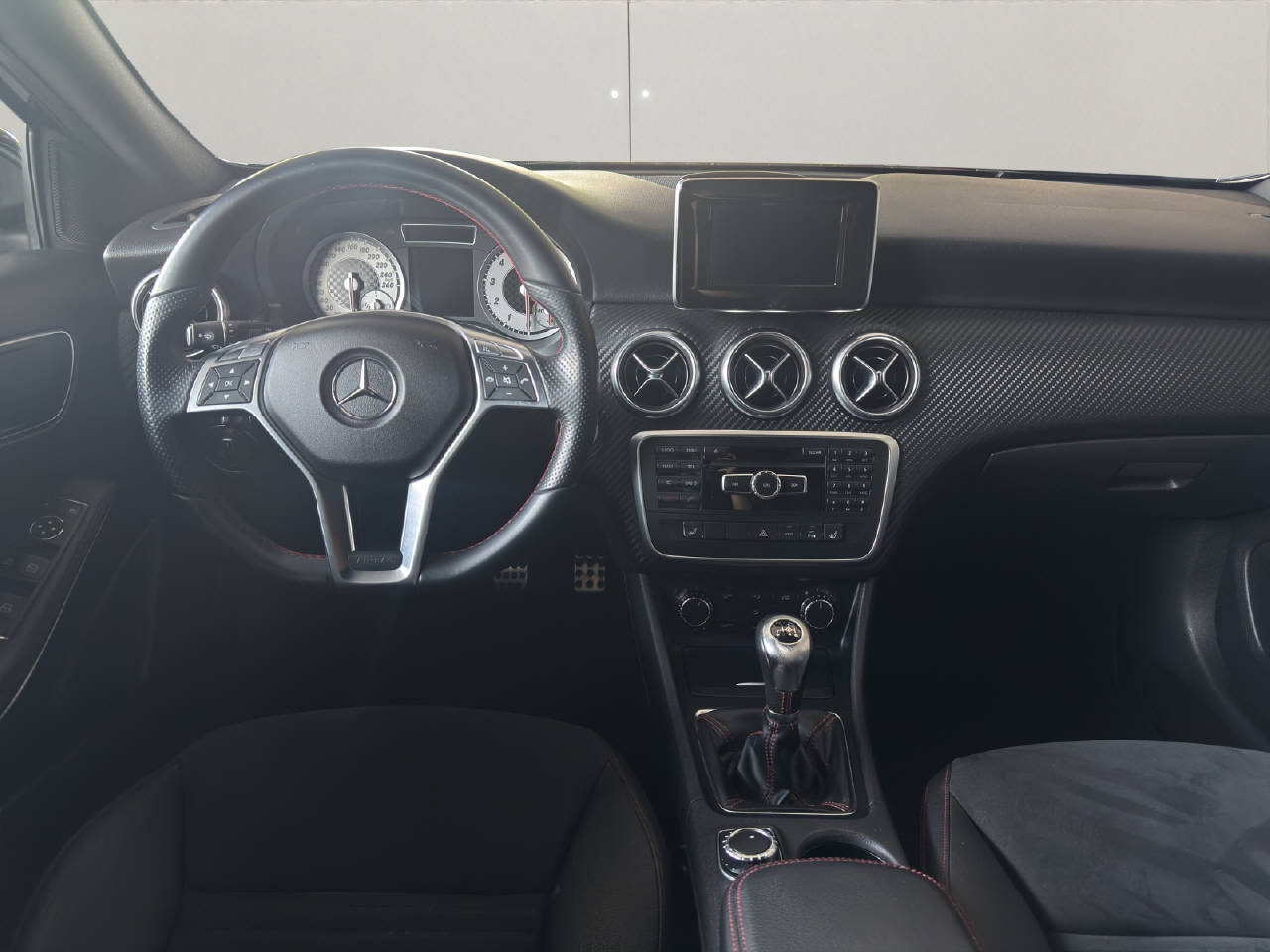 MERCEDES-BENZ A 180 AMG Line-image-7