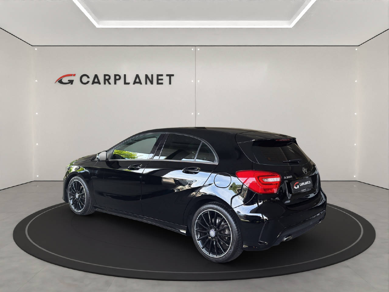 MERCEDES-BENZ A 180 AMG Line-showroom-element-2