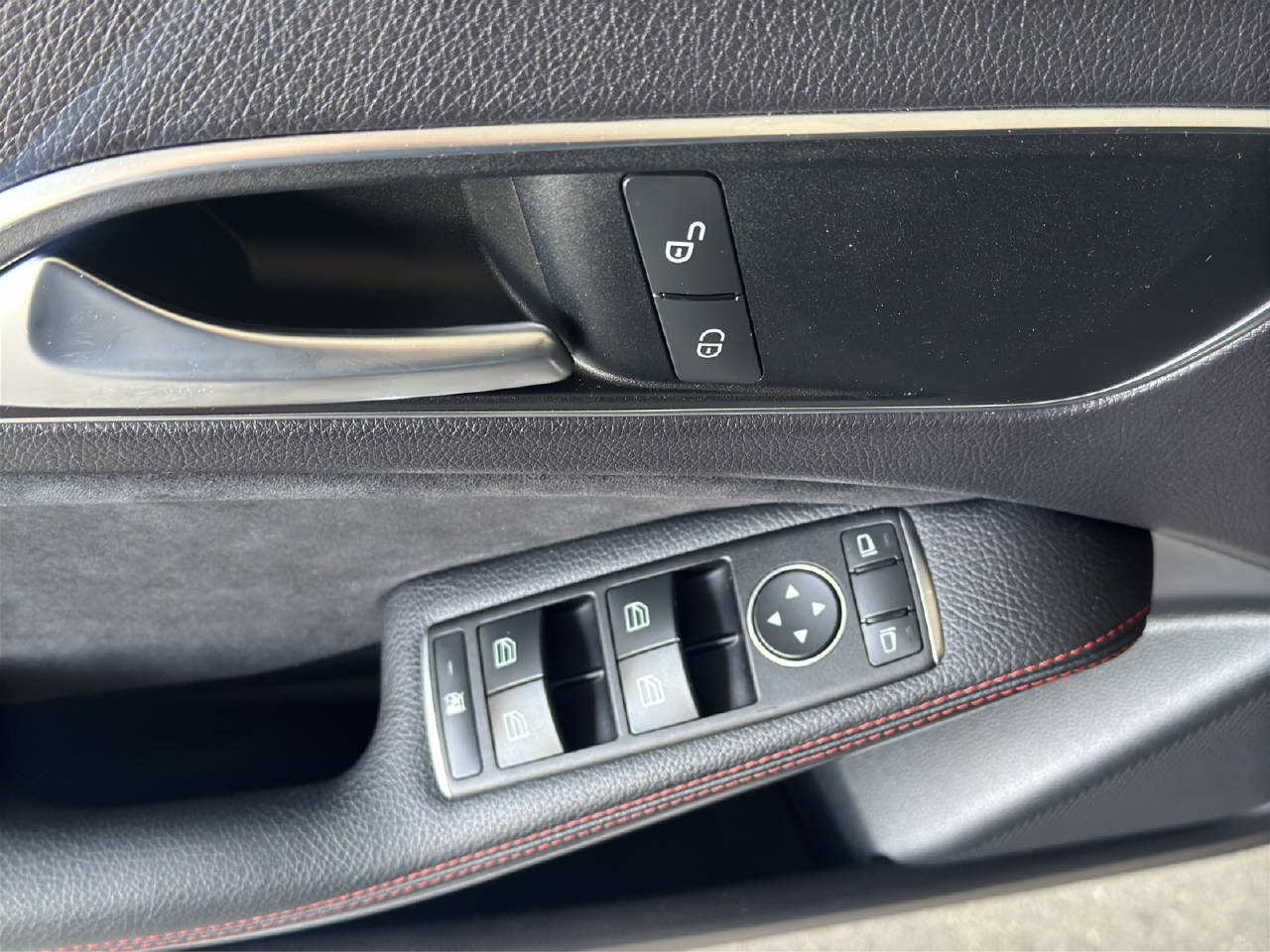 MERCEDES-BENZ A 180 AMG Line-image-13