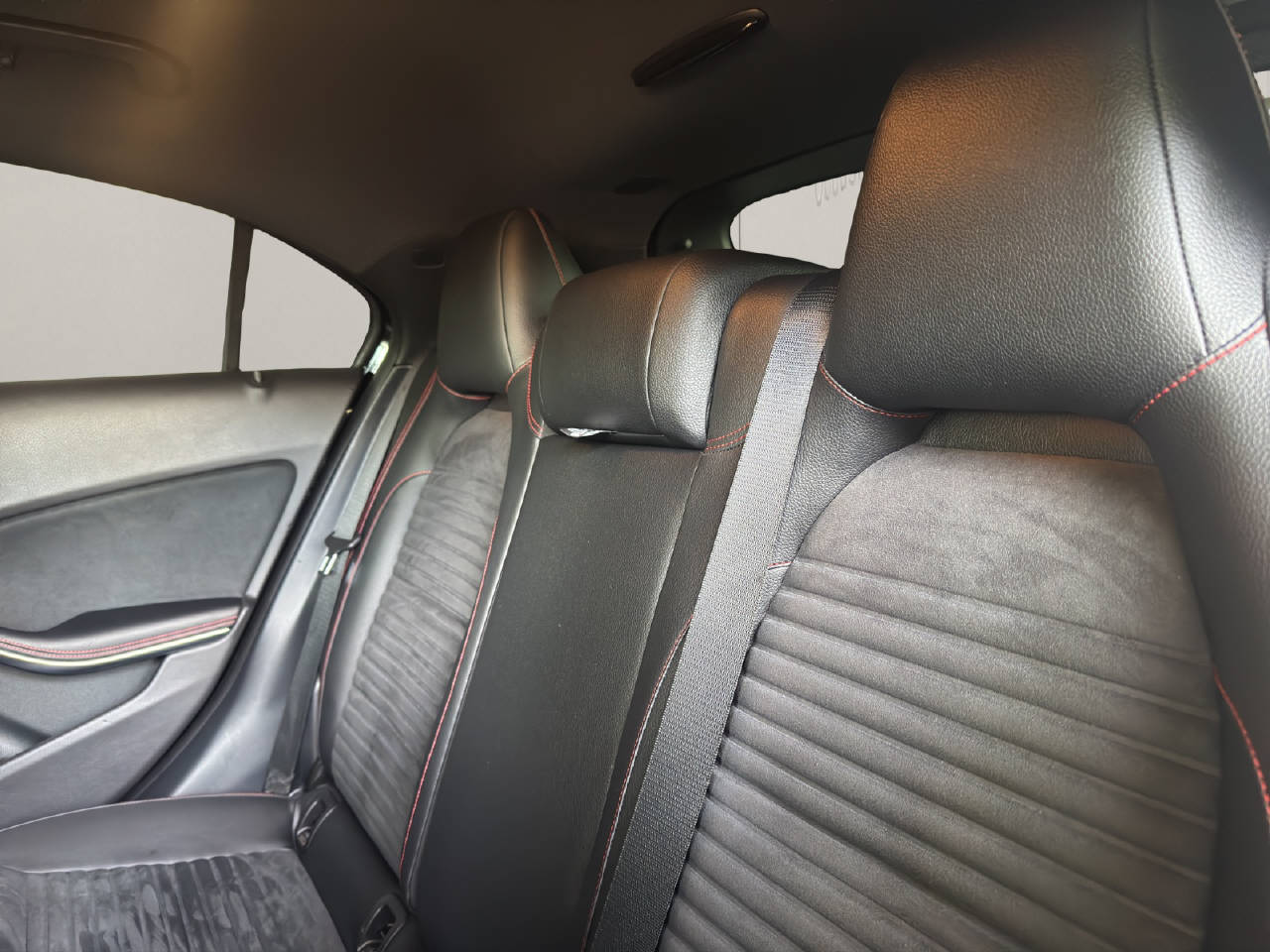 MERCEDES-BENZ A 180 AMG Line-image-6