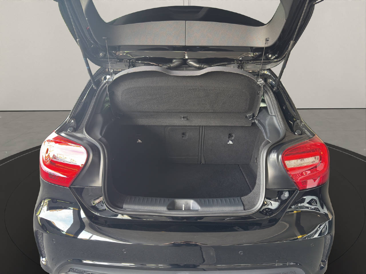 MERCEDES-BENZ A 180 AMG Line-image-15