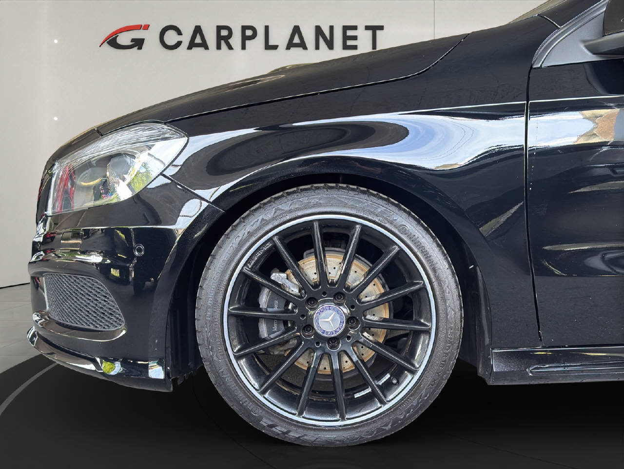 MERCEDES-BENZ A 180 AMG Line-showroom-element-3