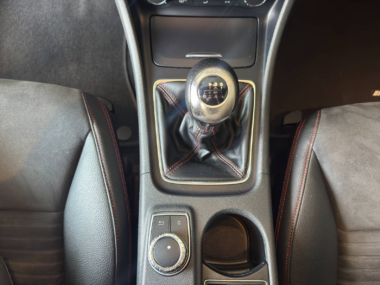 MERCEDES-BENZ A 180 AMG Line-image-12